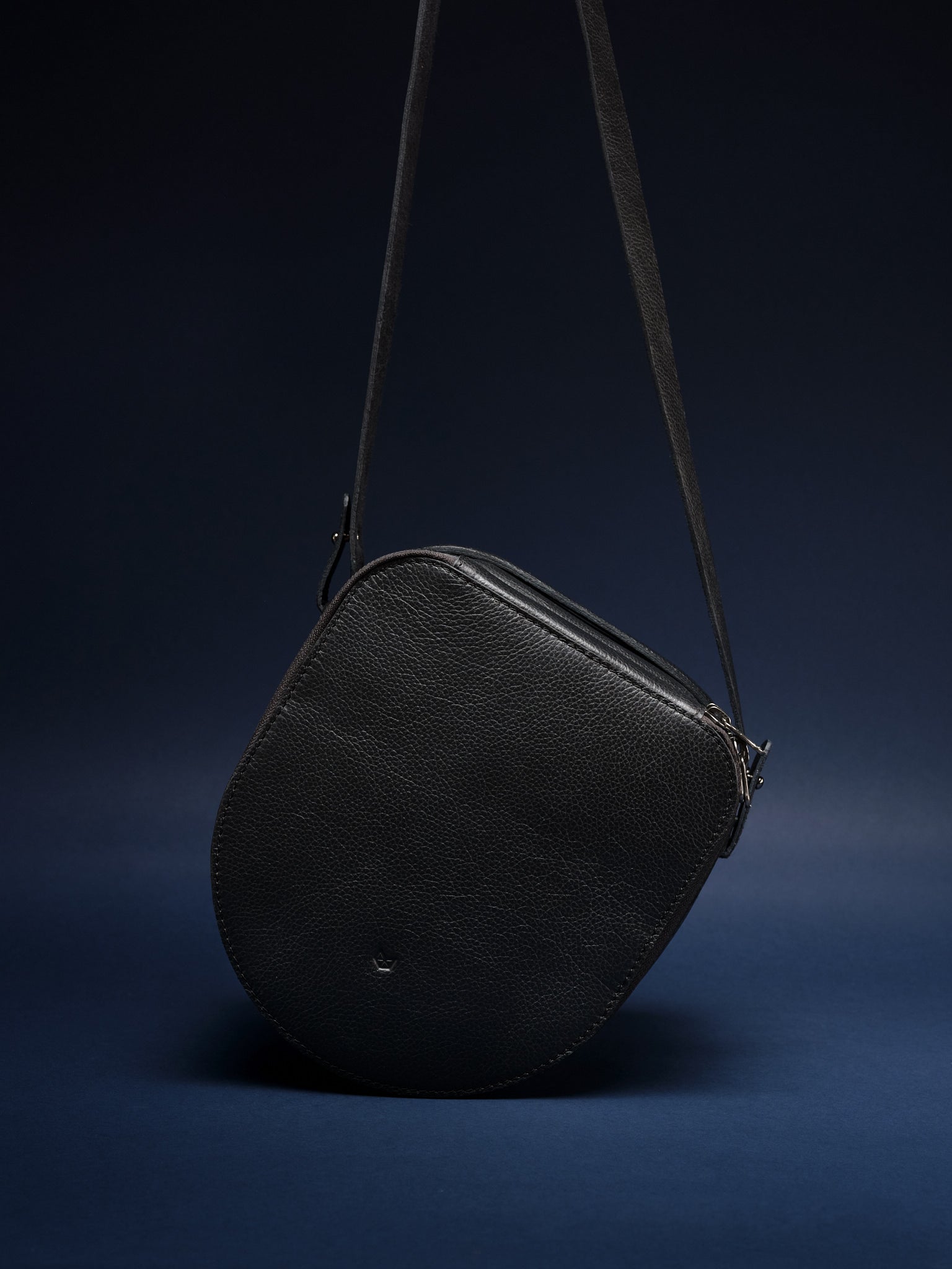 Detachable Shoudler Strap. Apple AR Headset. VR Headset Case Black by Capra Leather