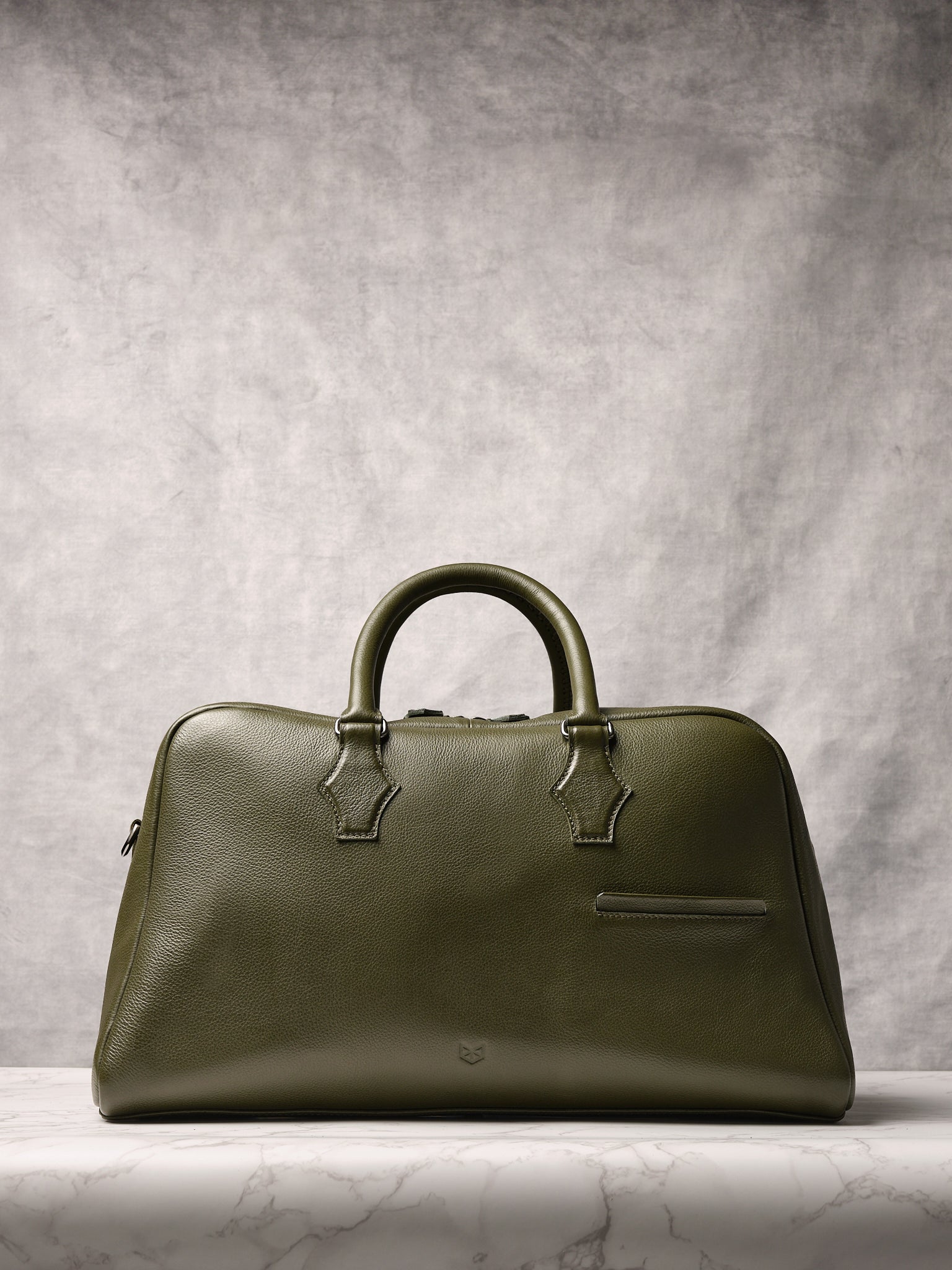 Easy-access Exterior Pocket. Mens Weekend Bags Green by Capra Leather