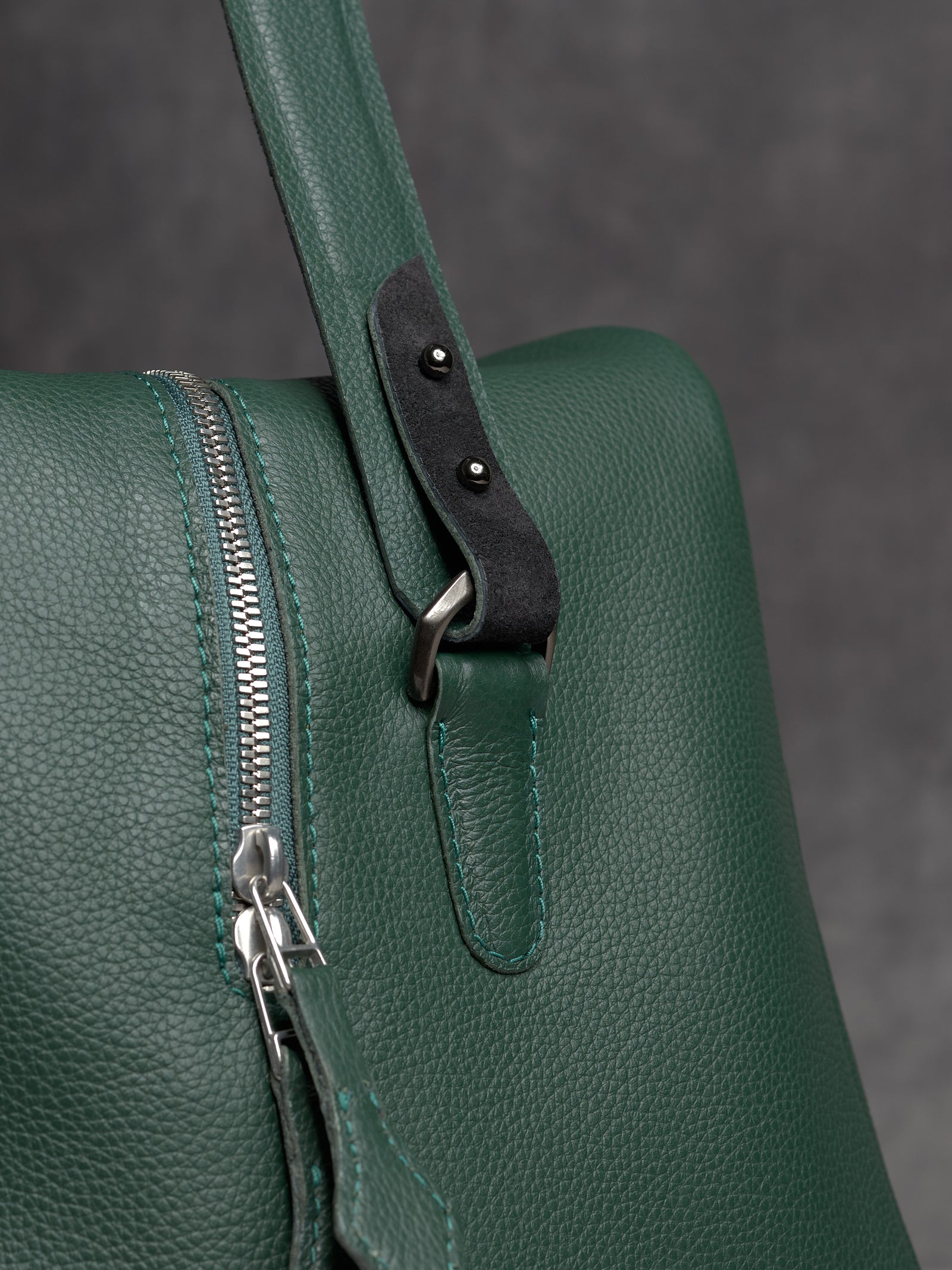 Cross-diagonal Zipper. Weekend Bag Mens Green by Capra Leather