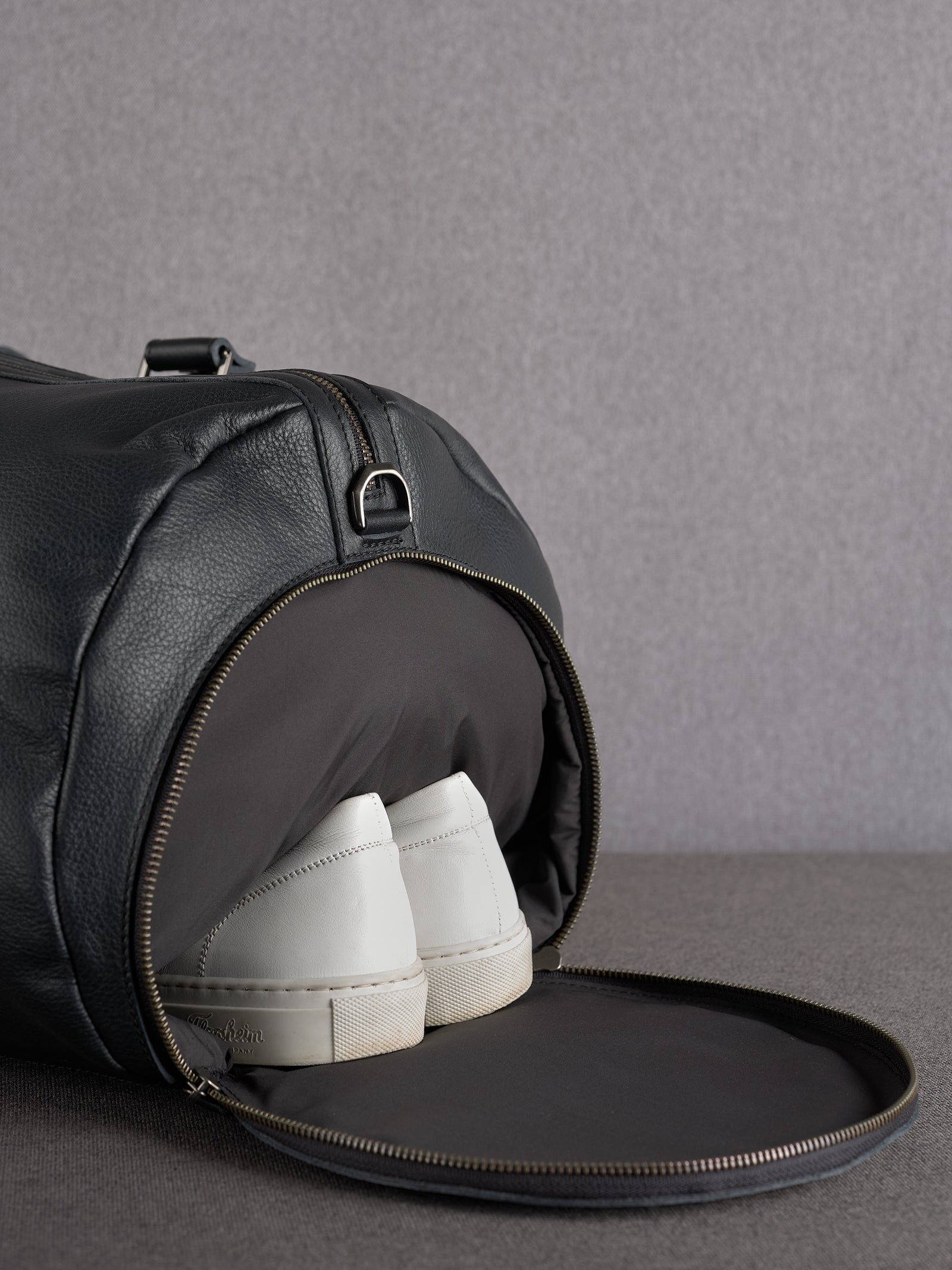 Black weekender with shoe compartment by Capra Leather