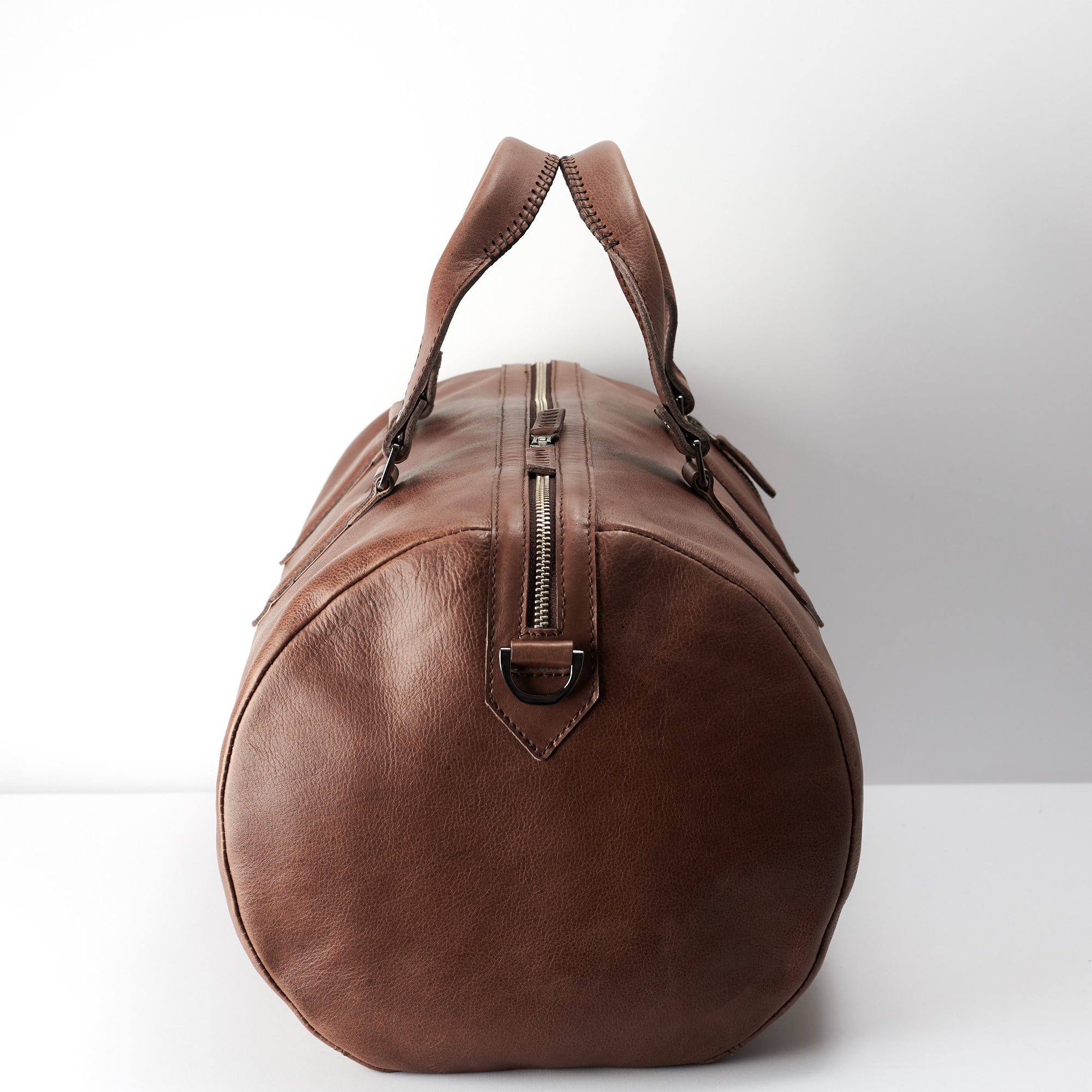Style. Brown leather mens weekender shoulder bag. Weekend travel bag