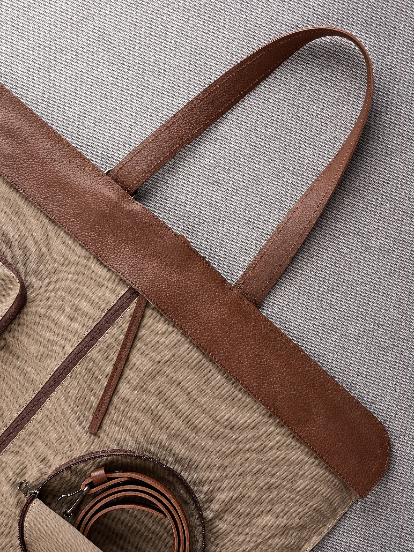 Zipper pocket for accessories. Leather Suit Bag Brown by Capra