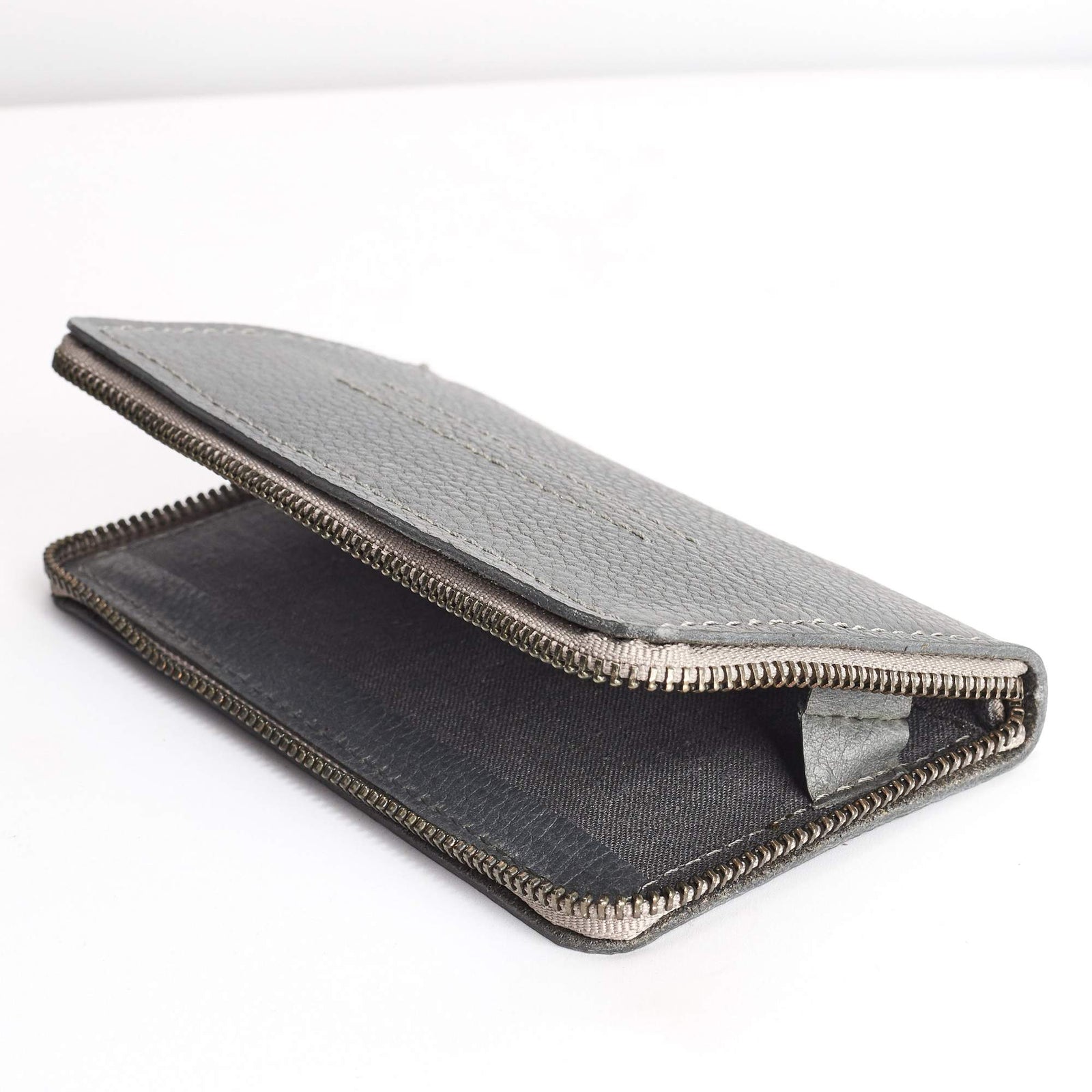 Linen interior. Grey handcrafted leather stand case for the Samsung Galaxy S8 and S8 Plus. Samsung sleeve wallet with card holder