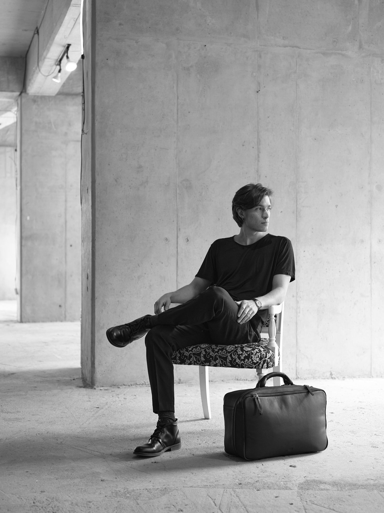 Mens weekender bag black by Capra Leather