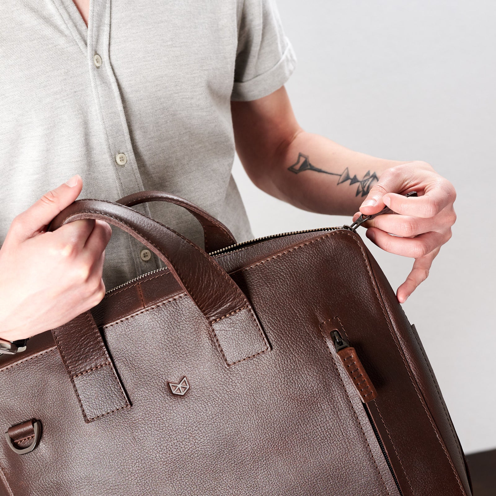 Zipper tabs style detail. Roko dark brown by Capra Leather.