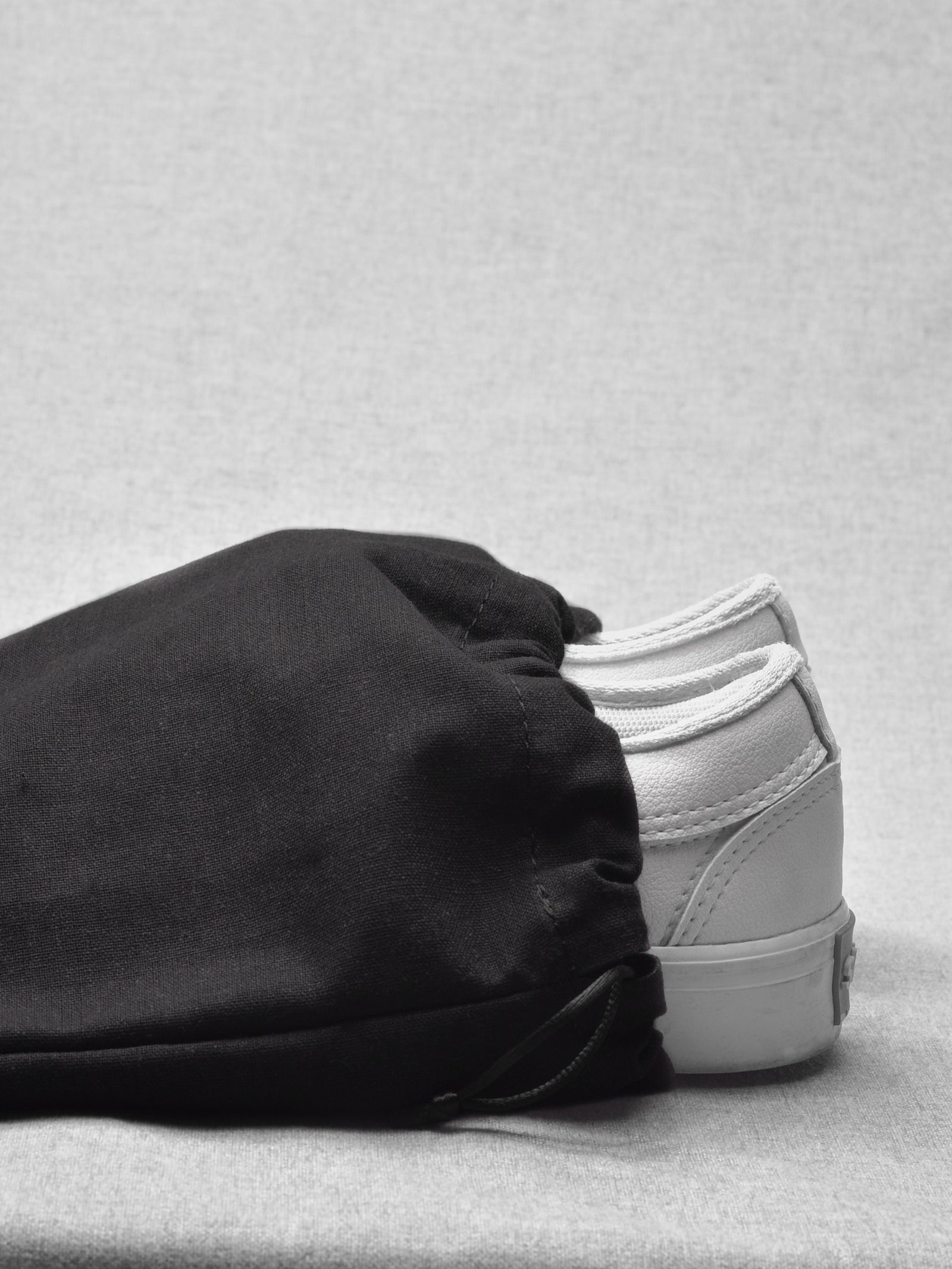 Linen Shoe Bag. Substantial Duffle Bag Black by Capra Leather