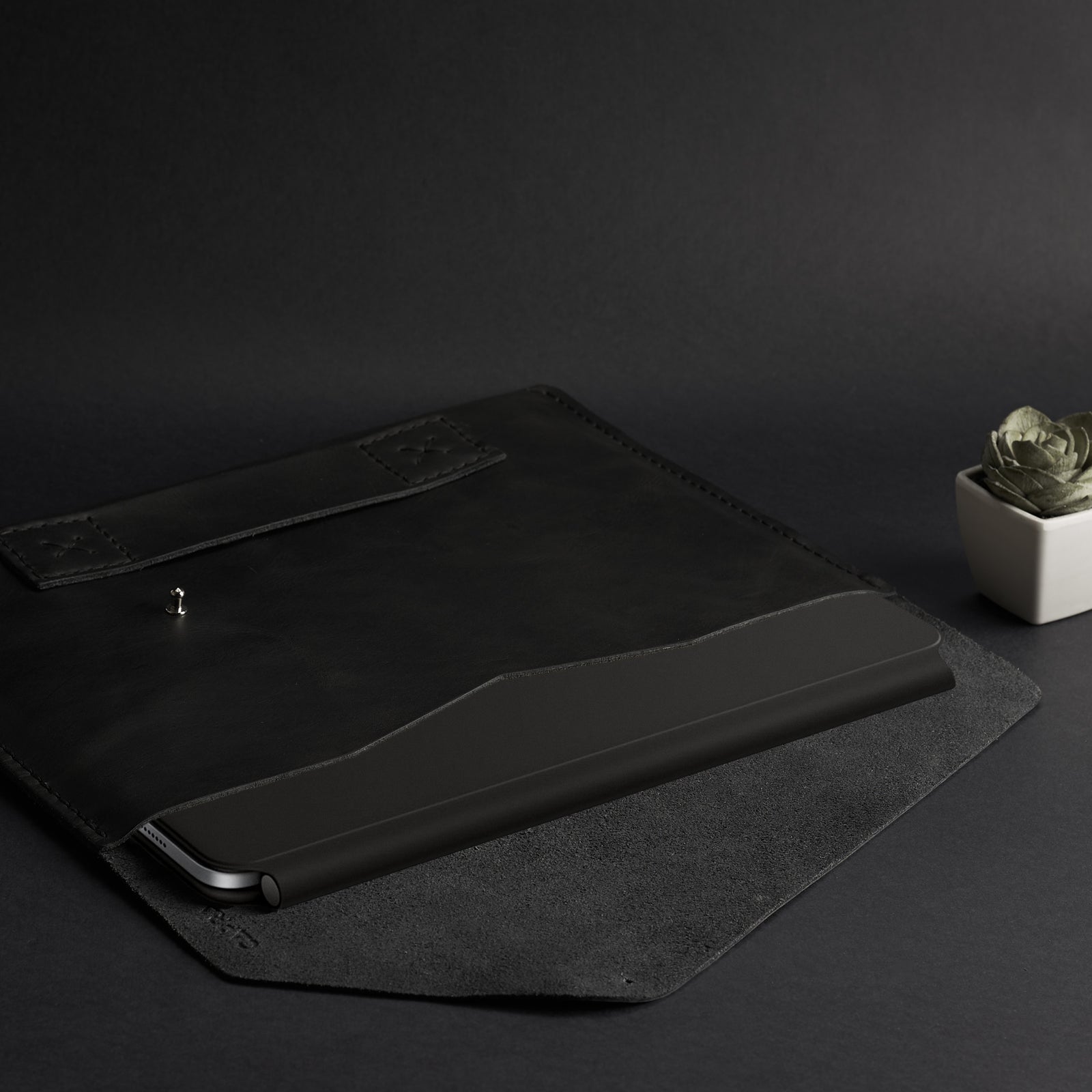 Slant iPad Case · Black