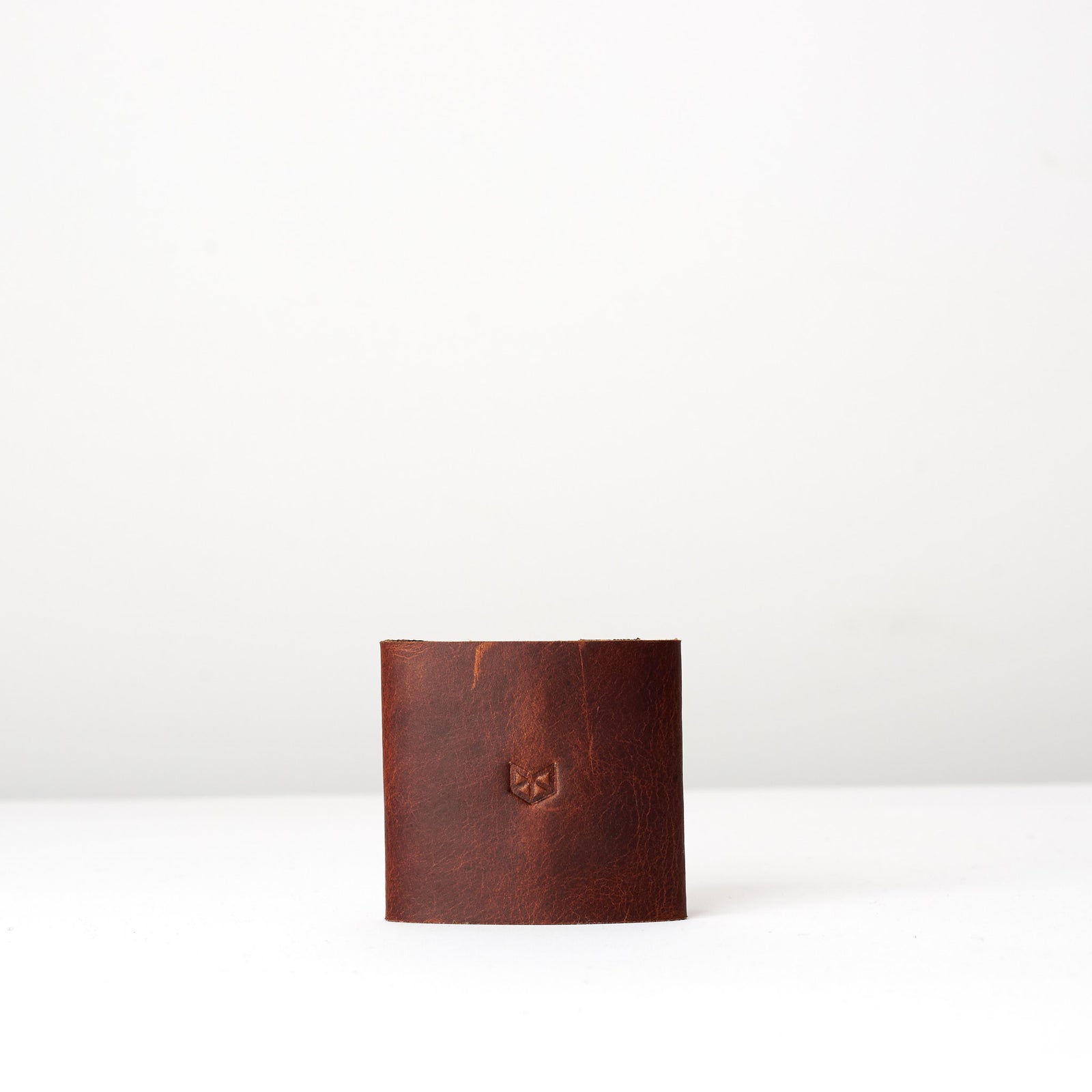 Minimal cardholder. Leather sandstone slim wallet gifts for men handmade accessories. minimalist full grain leather thin wallet. Made by Capra Leather.