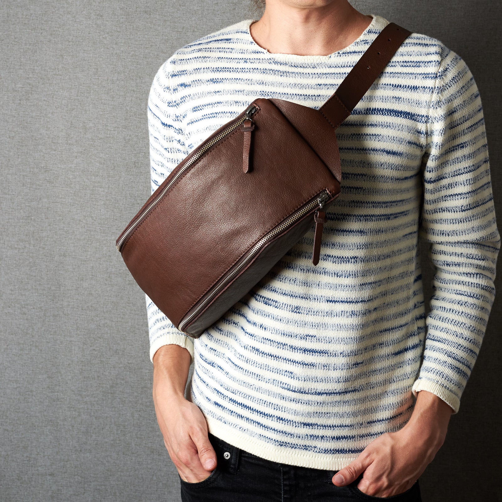 Styling frontal. Fenek Sling Bag Brown by Capra Leather