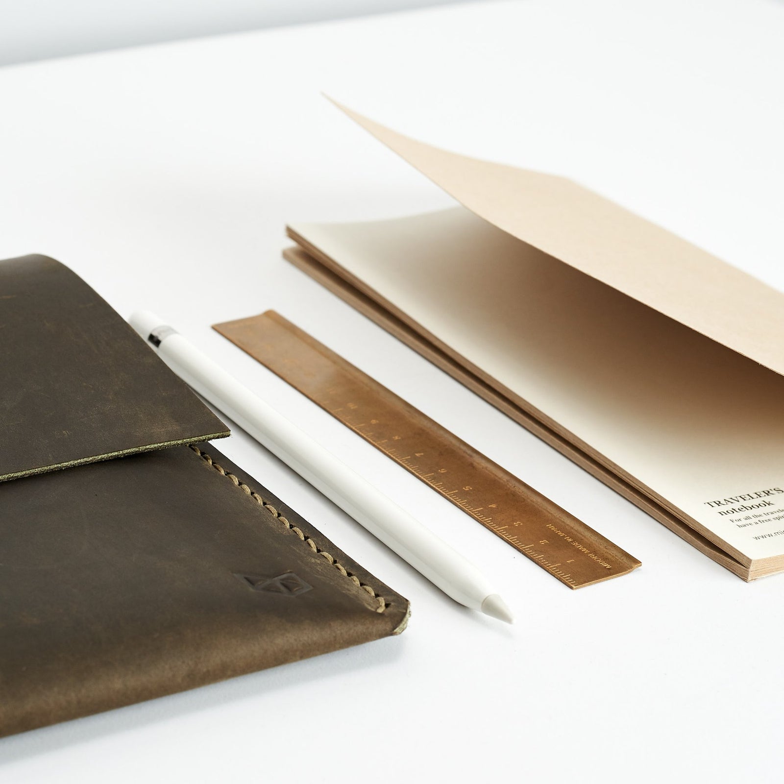 Personalized sleeve. Green leather reMarkable tablet case. Folio with Marker holder. Paper E-ink tablet cover