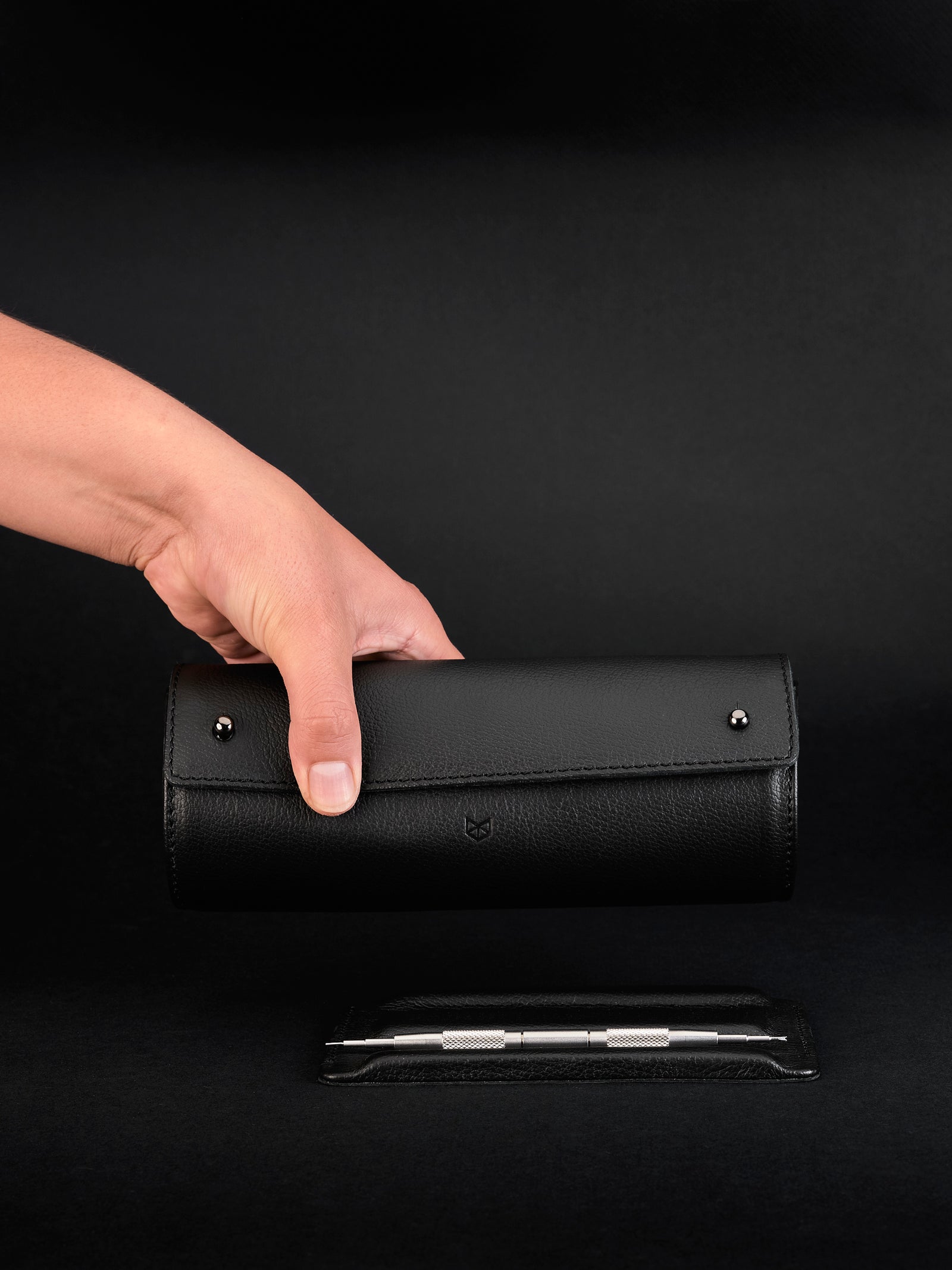 Wolf watch box black by Capra Leather