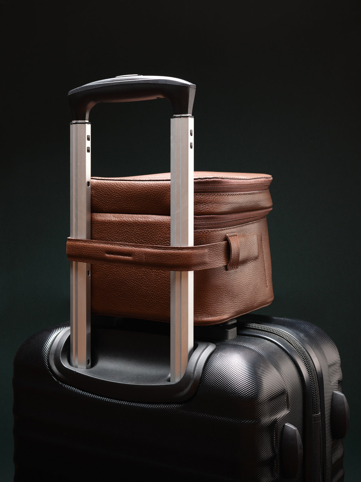 Luggage Strap. Apple VR Headset Cover Brown by Capra Leather