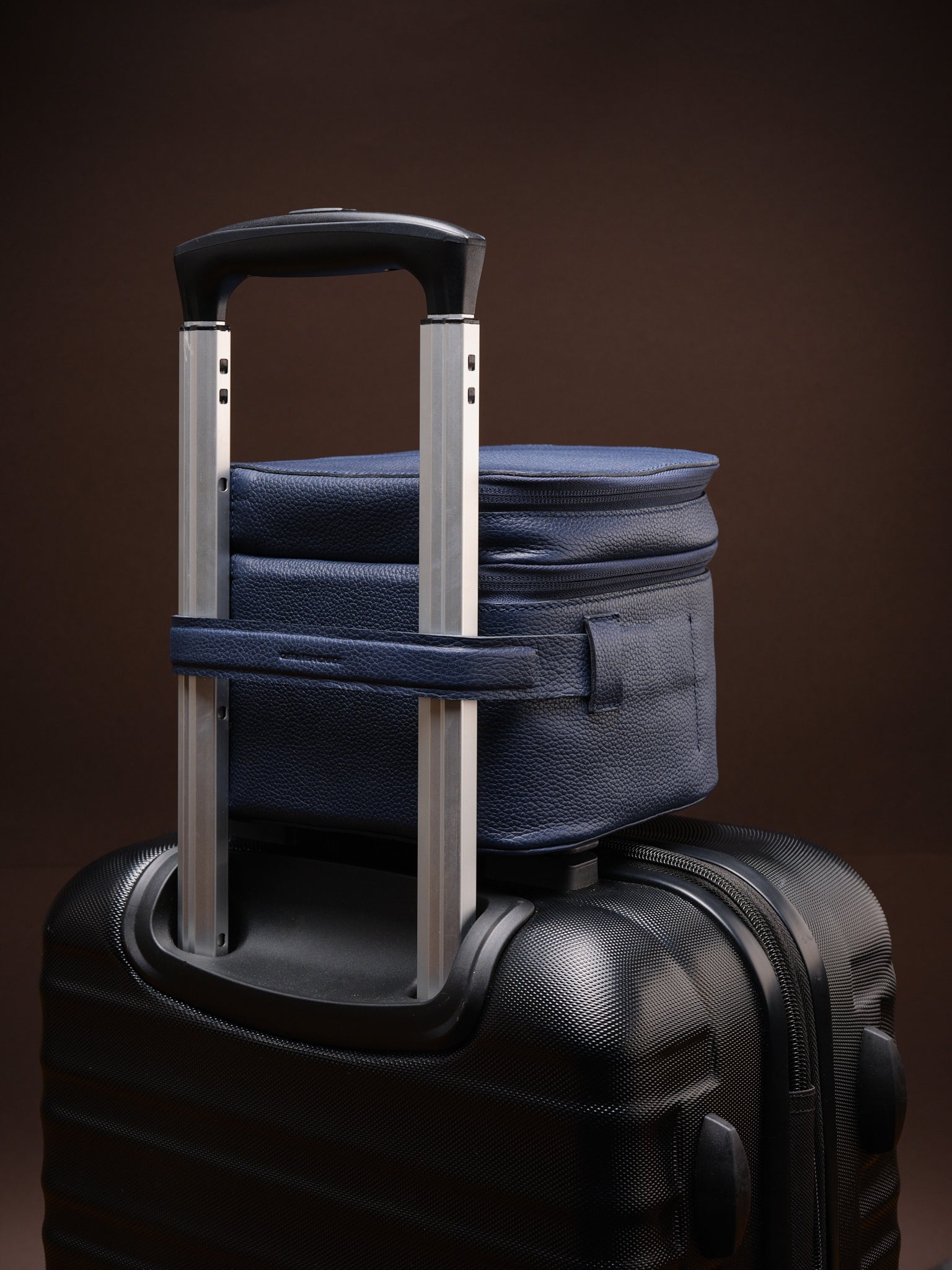 Luggage Strap. Apple VR Headset Cover Navy by Capra Leather