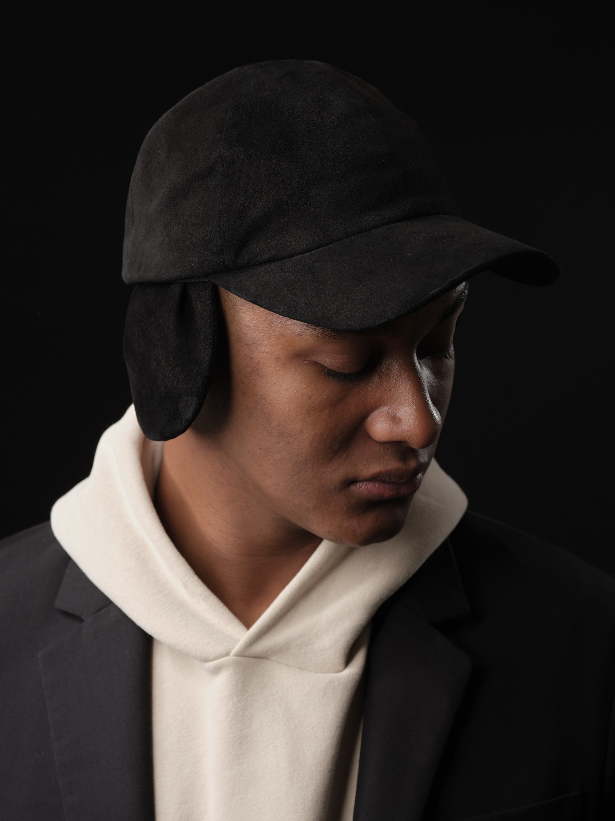 Soft natural linen lining inside the black suede baseball cap