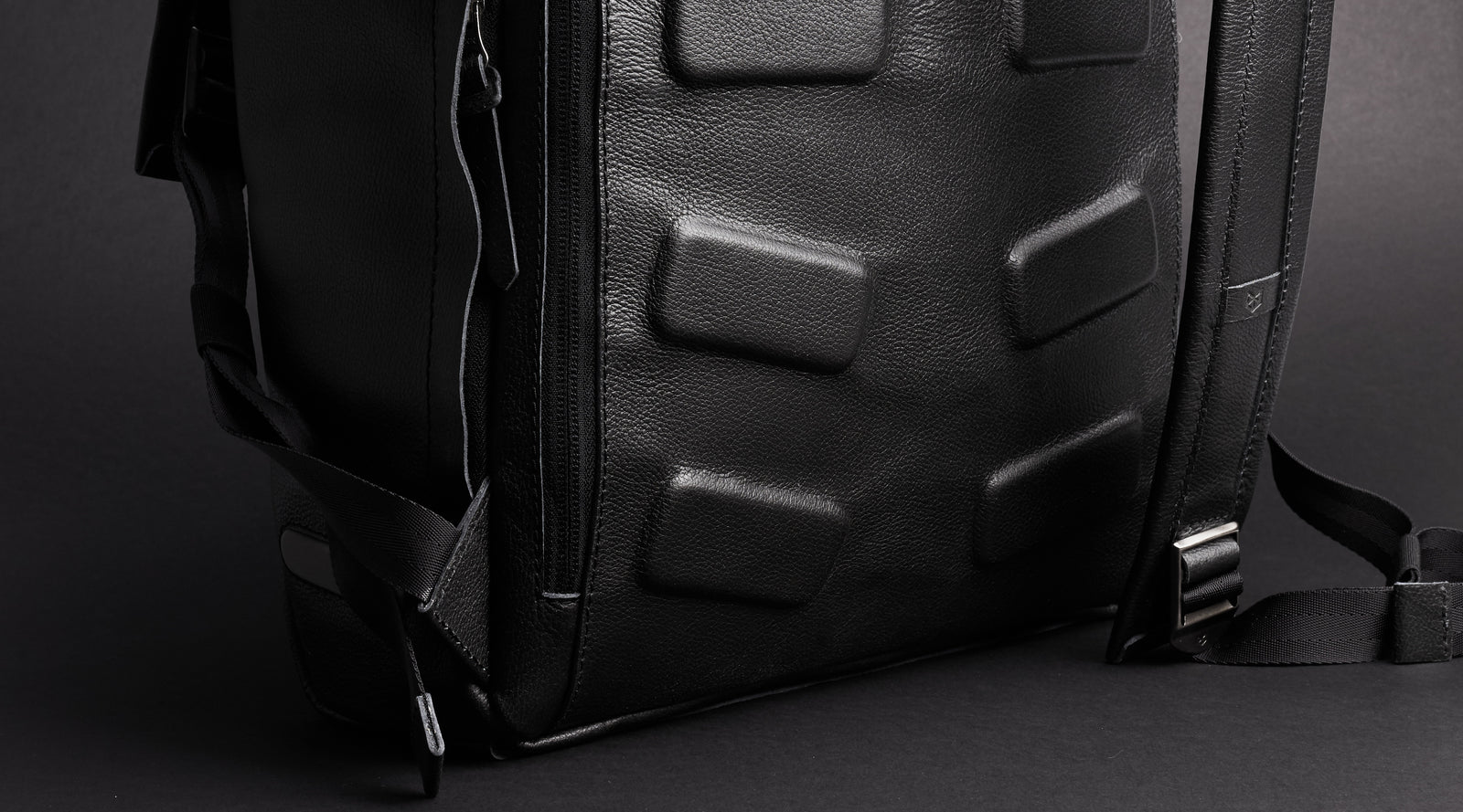 Airflow back panel. Oxye Bike Backpack by Capra Leather