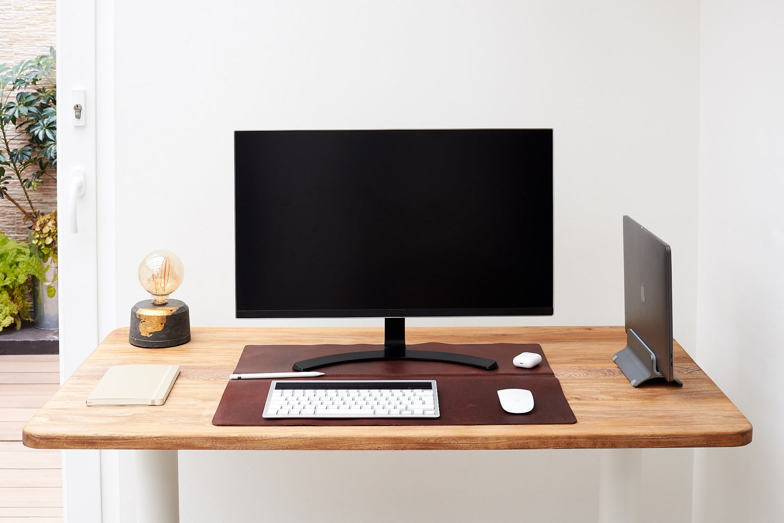 Handcrafted leather desk pad for professionals and creatives.