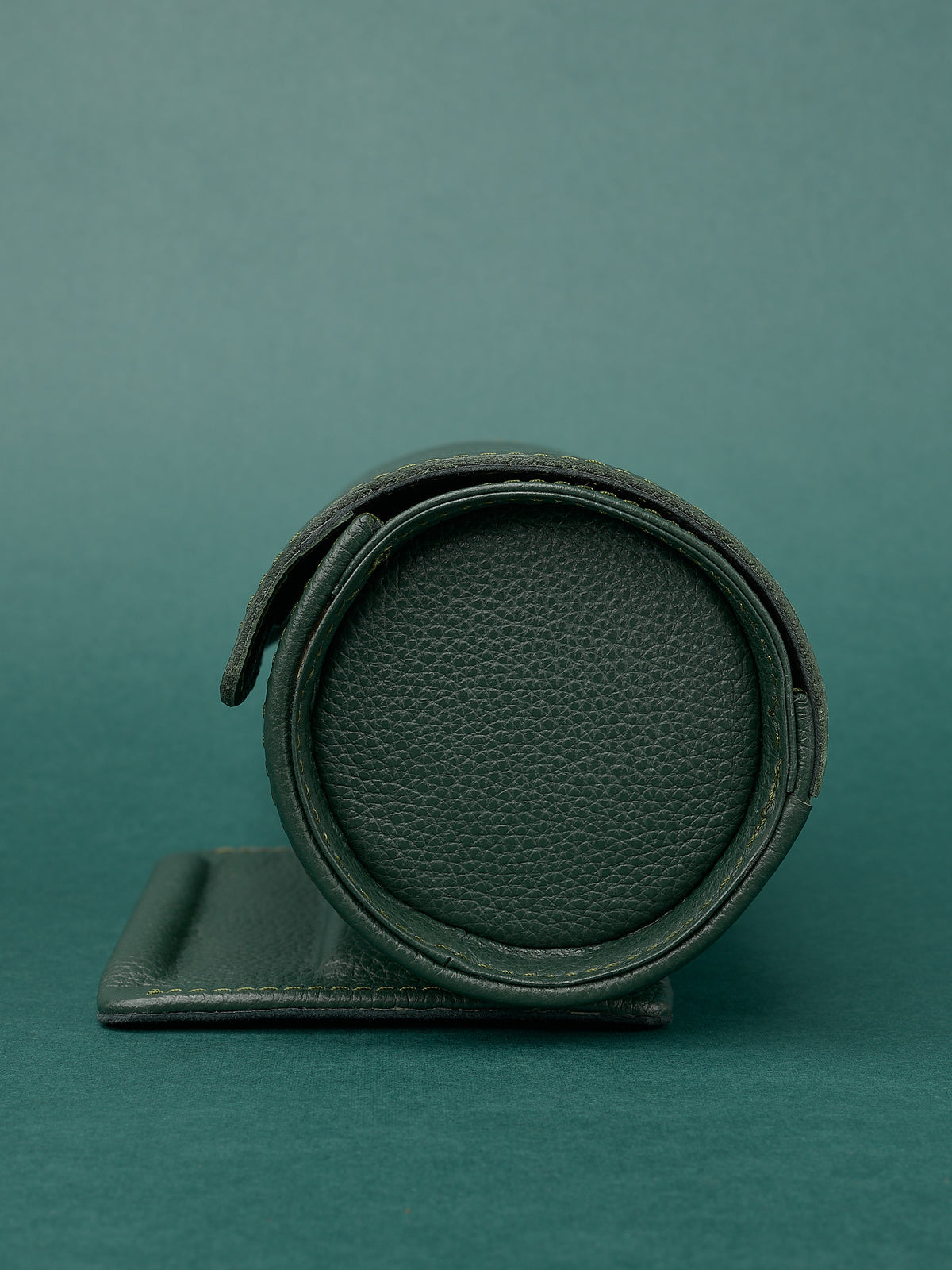 Semi hard case for watch care. Premium materials for an exclusive and unique experience. Made in leather by Capra Leather.