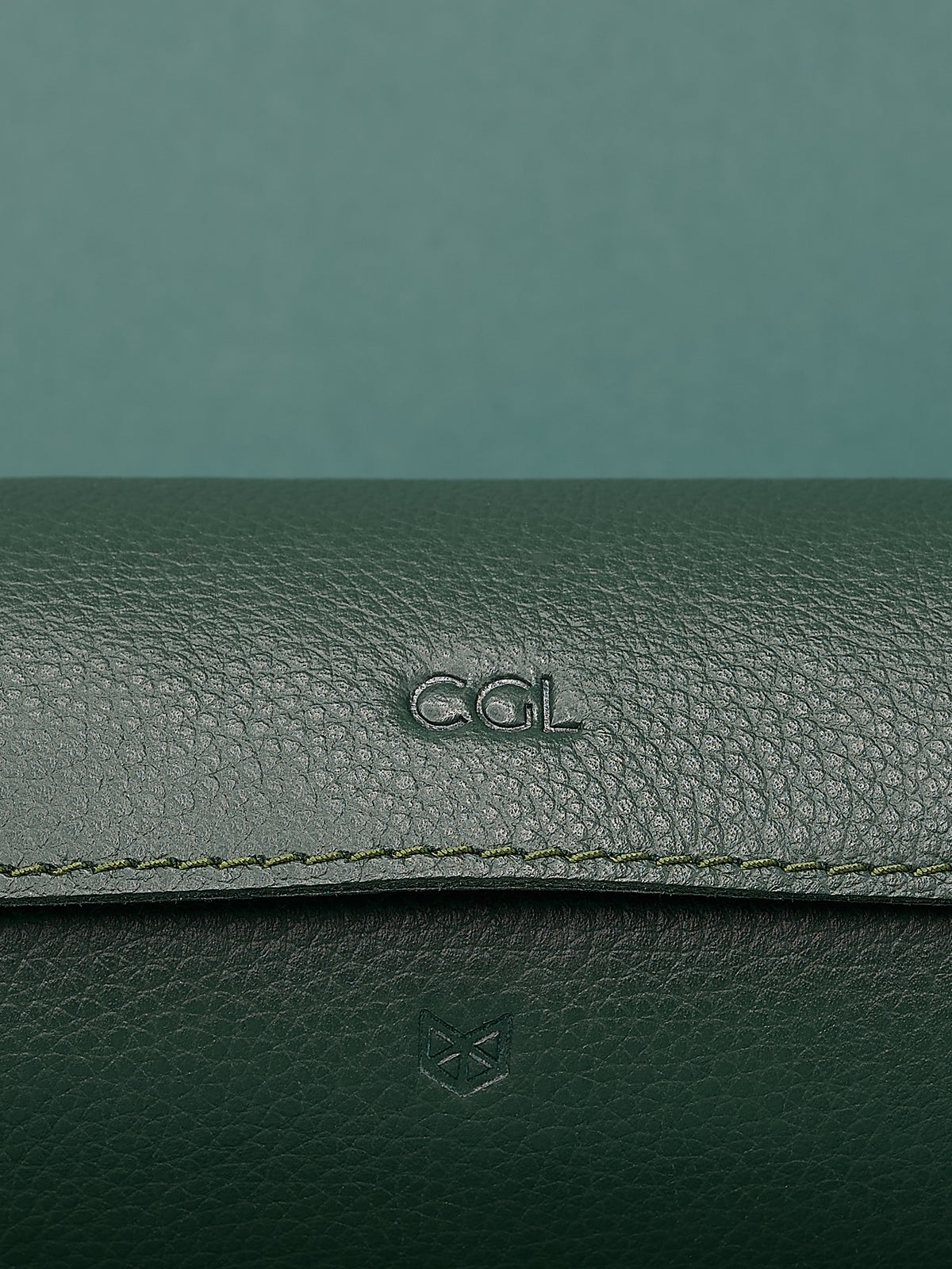 Custom engraving. Leather case for watches. Leather case for men. Made in premium materials by Capra Leather.