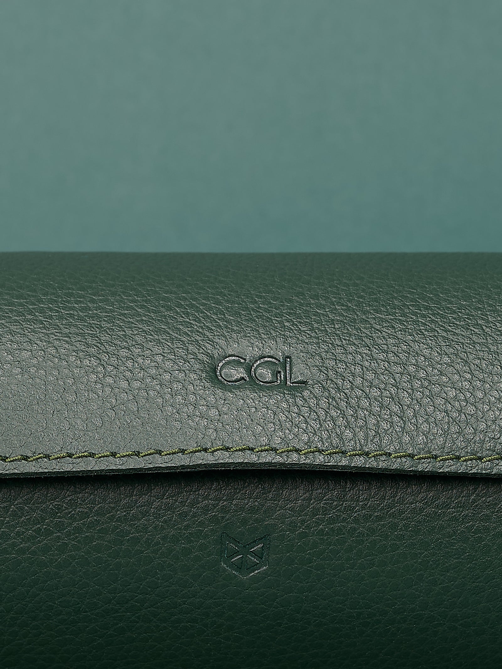 Custom engraving. Leather case for watches. Leather case for men. Made in premium materials by Capra Leather.