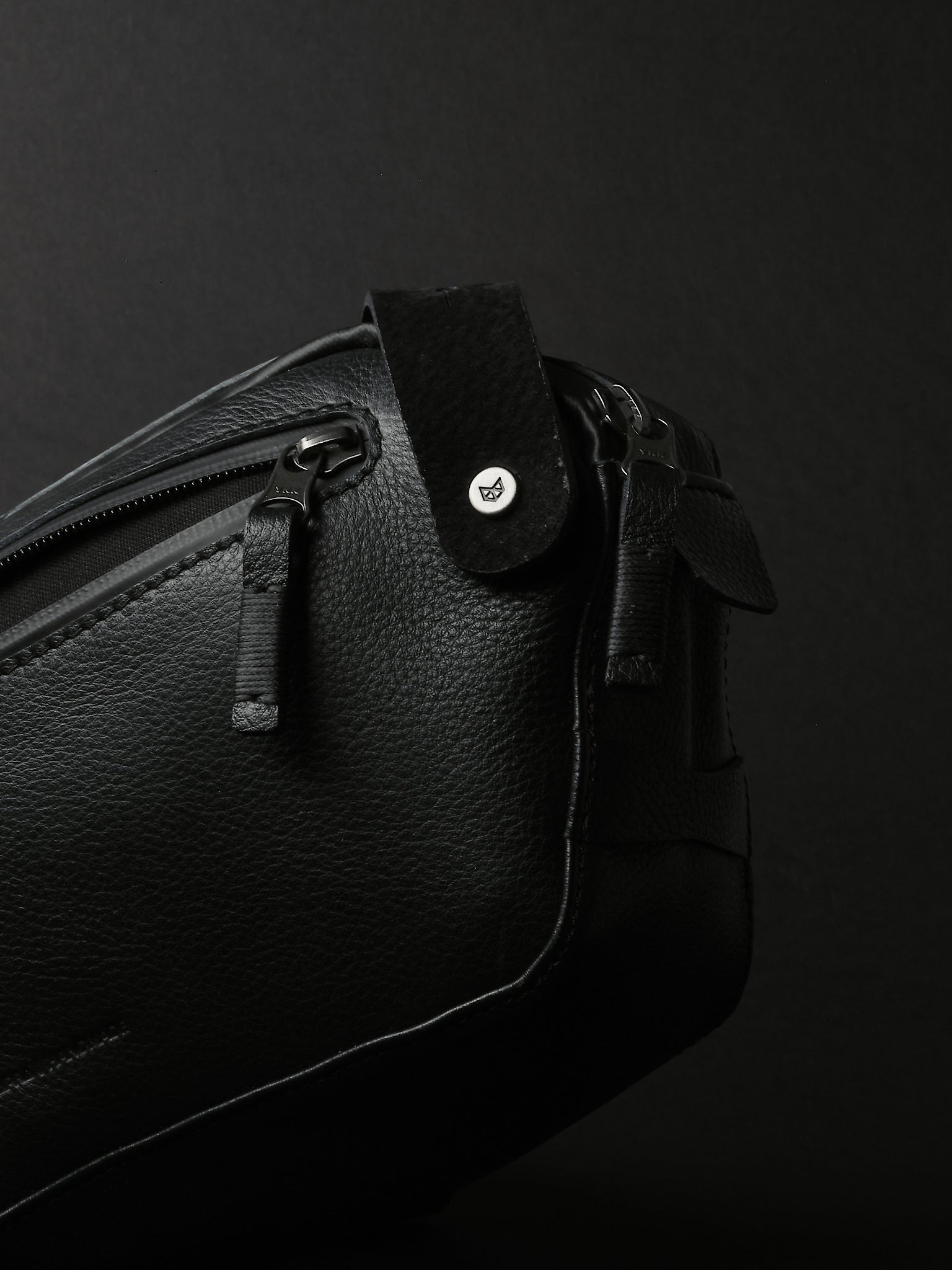 Water-ressitant zipper. Men's Slign Bag Black by Capra Leather
