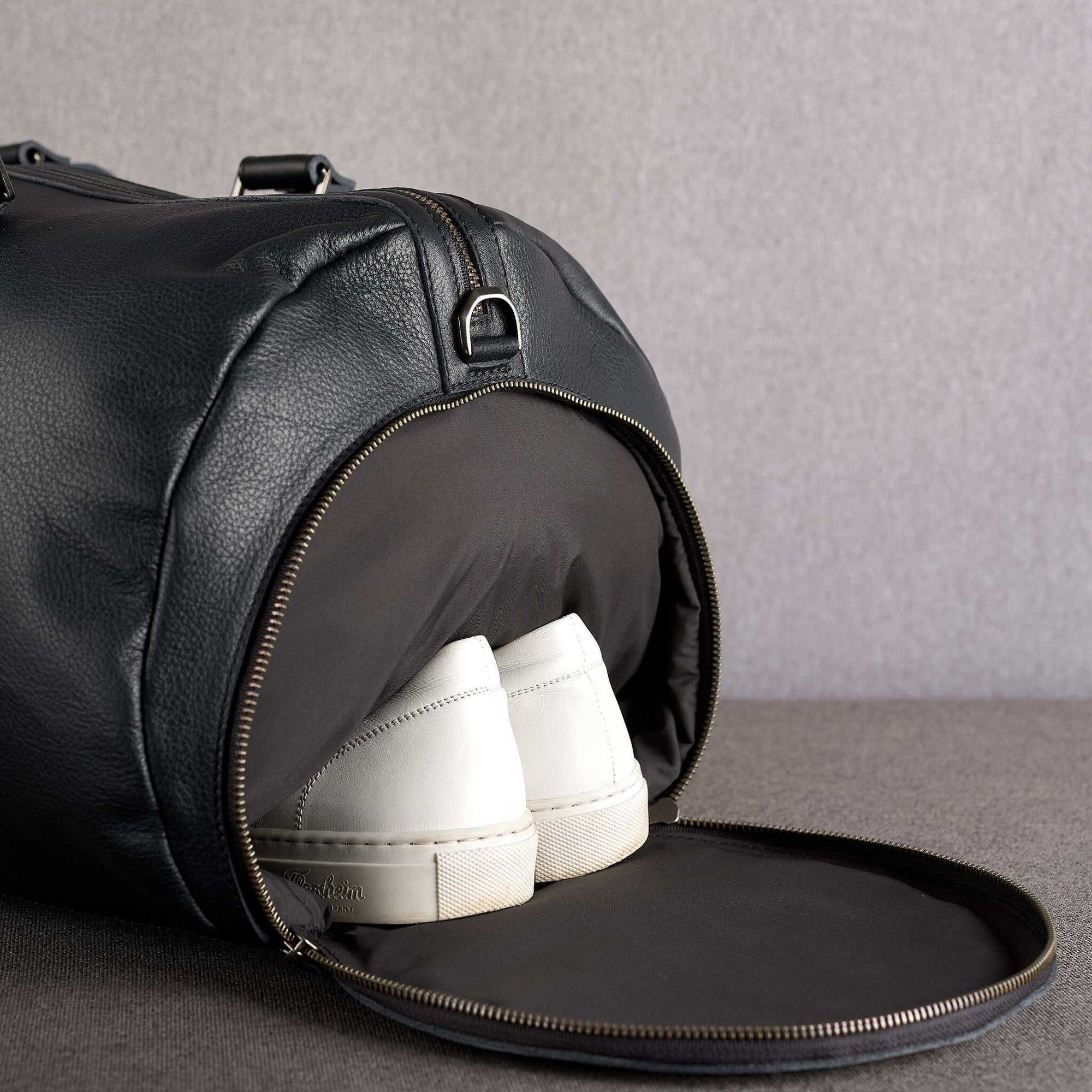 Black weekender with shoe compartment by Capra Leather