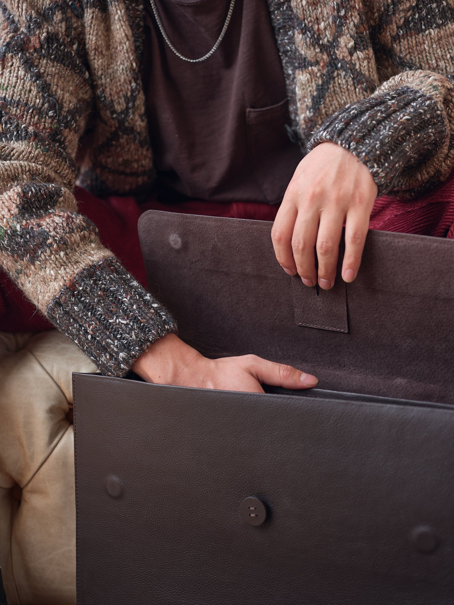 Anti-scratch Interior. Dark Brown Leather Laptop Portfolio by Capra Leather