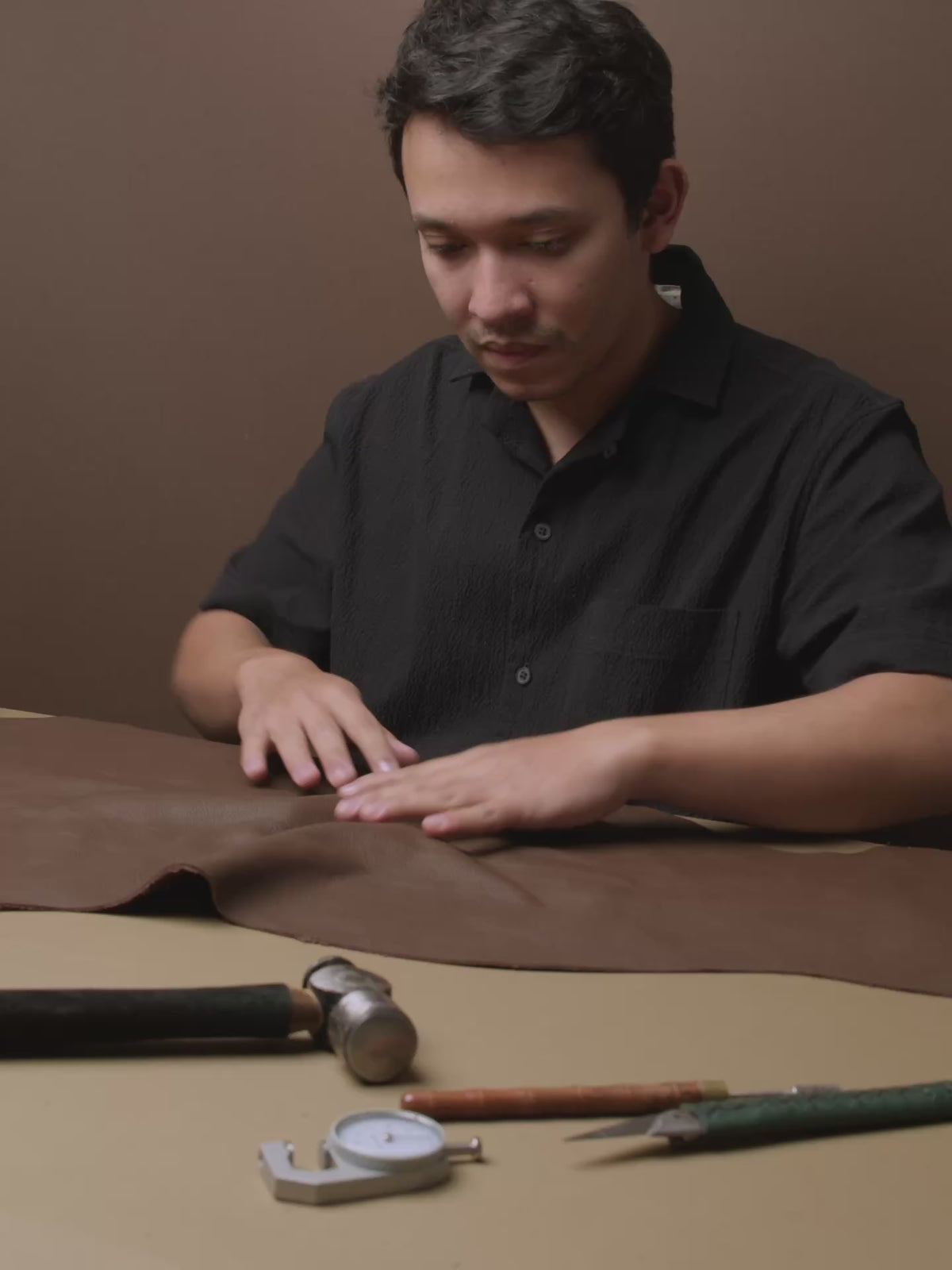 Leather artisans. Making of. Leather products. Leather products for men. Artisans studio and work. Details in leather. Made in premium leather and suede by Capra Leather.
