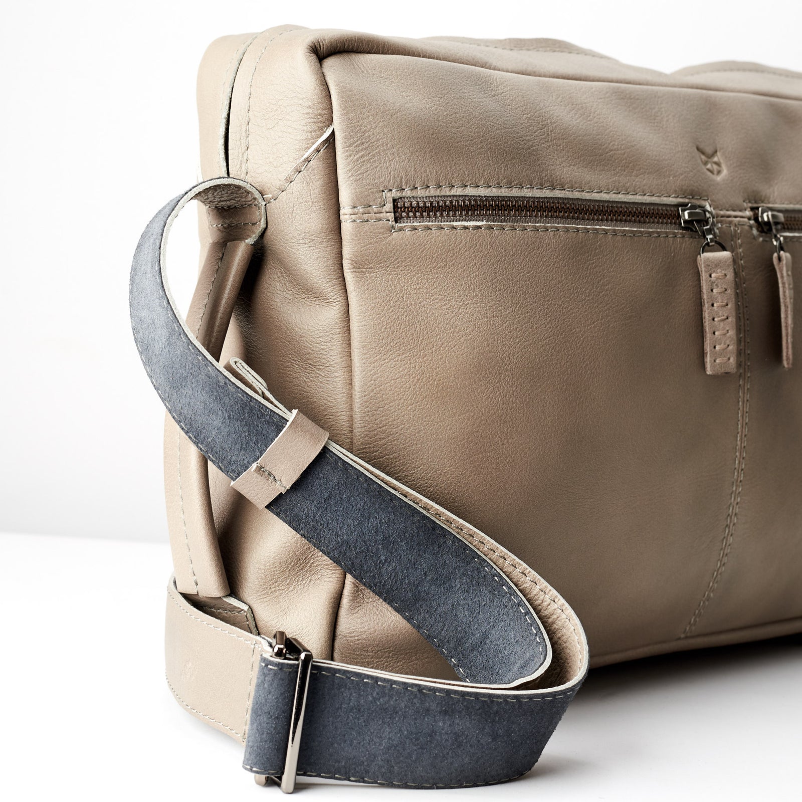 Bi-color strap. Grey handmade leather messenger bag for Men by Capra Leather. Macbook Pro 13 inch 15 inch leather bag. Unique mens bag 