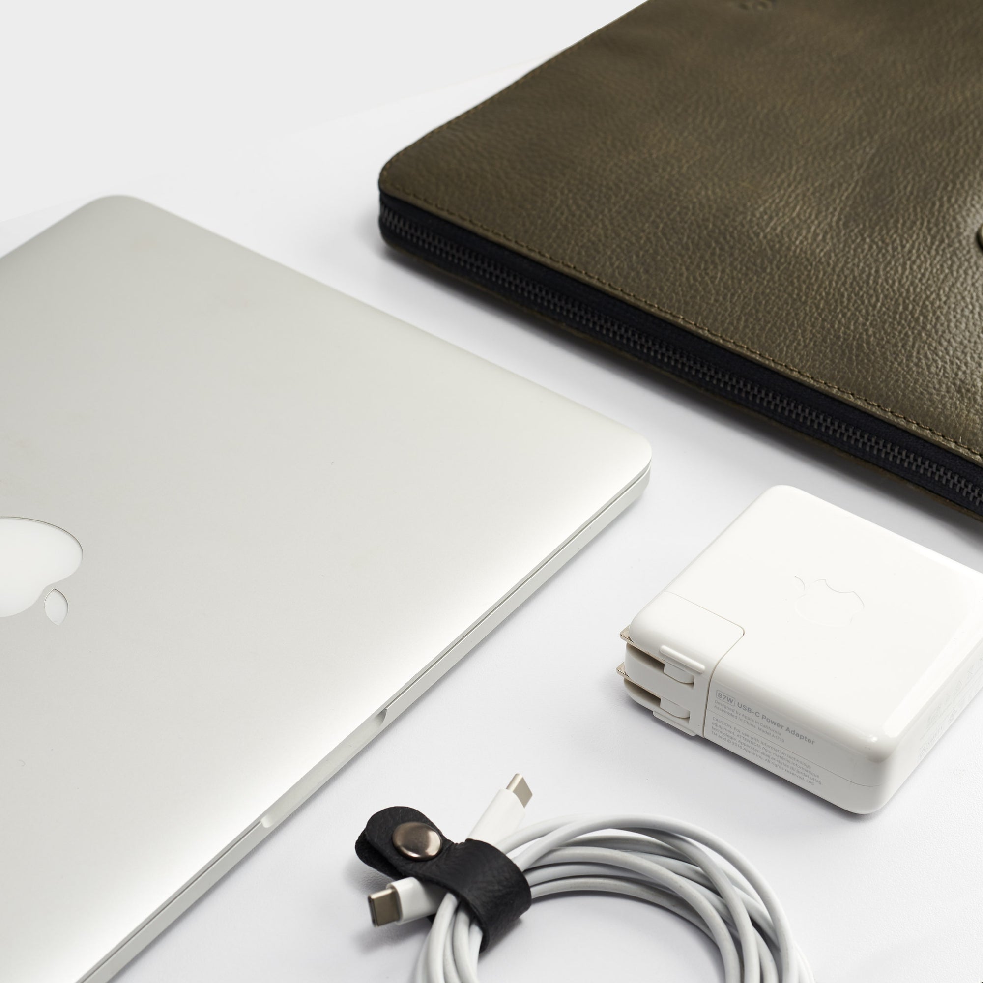 Apple accessories. Green Leather Laptop Portfolio Case. Laptops & devices Bag.