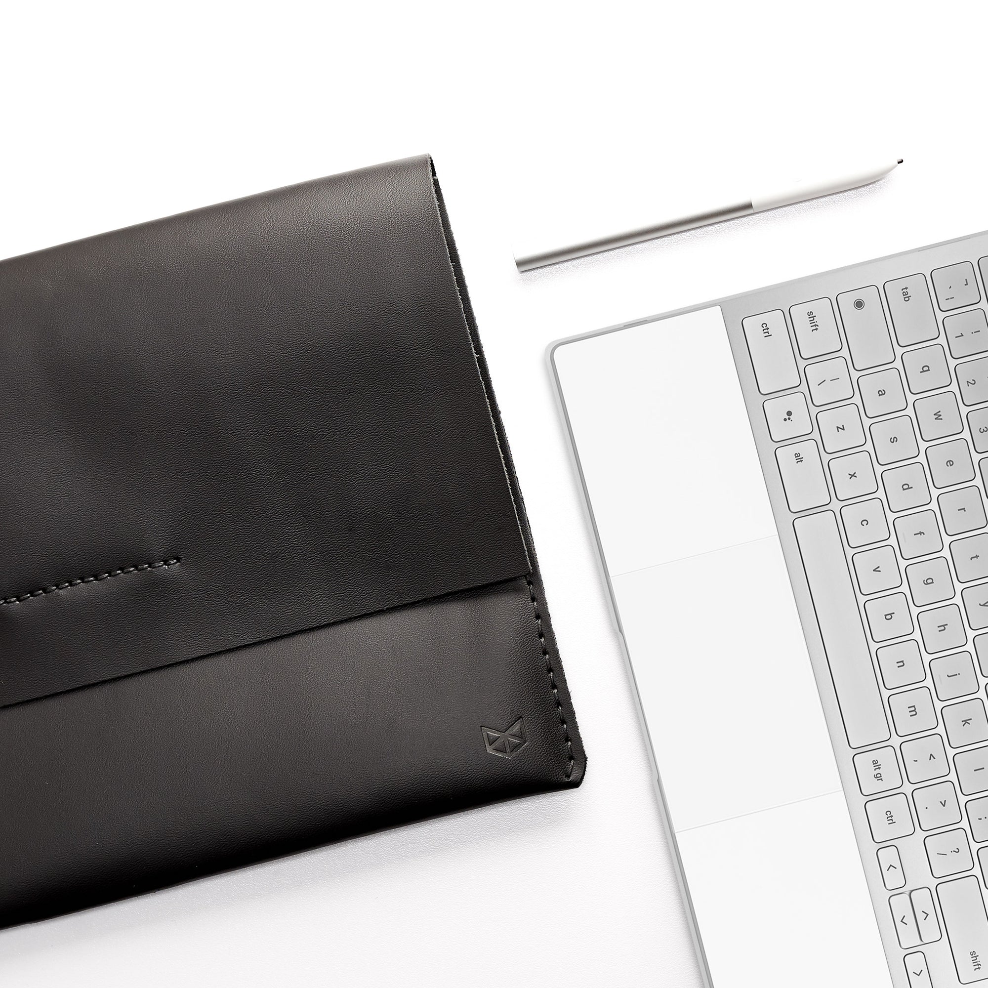 Open Pixelbook. Google Pixel Slate Black leather case with pen holder. Pixel Slate laptop mens folio