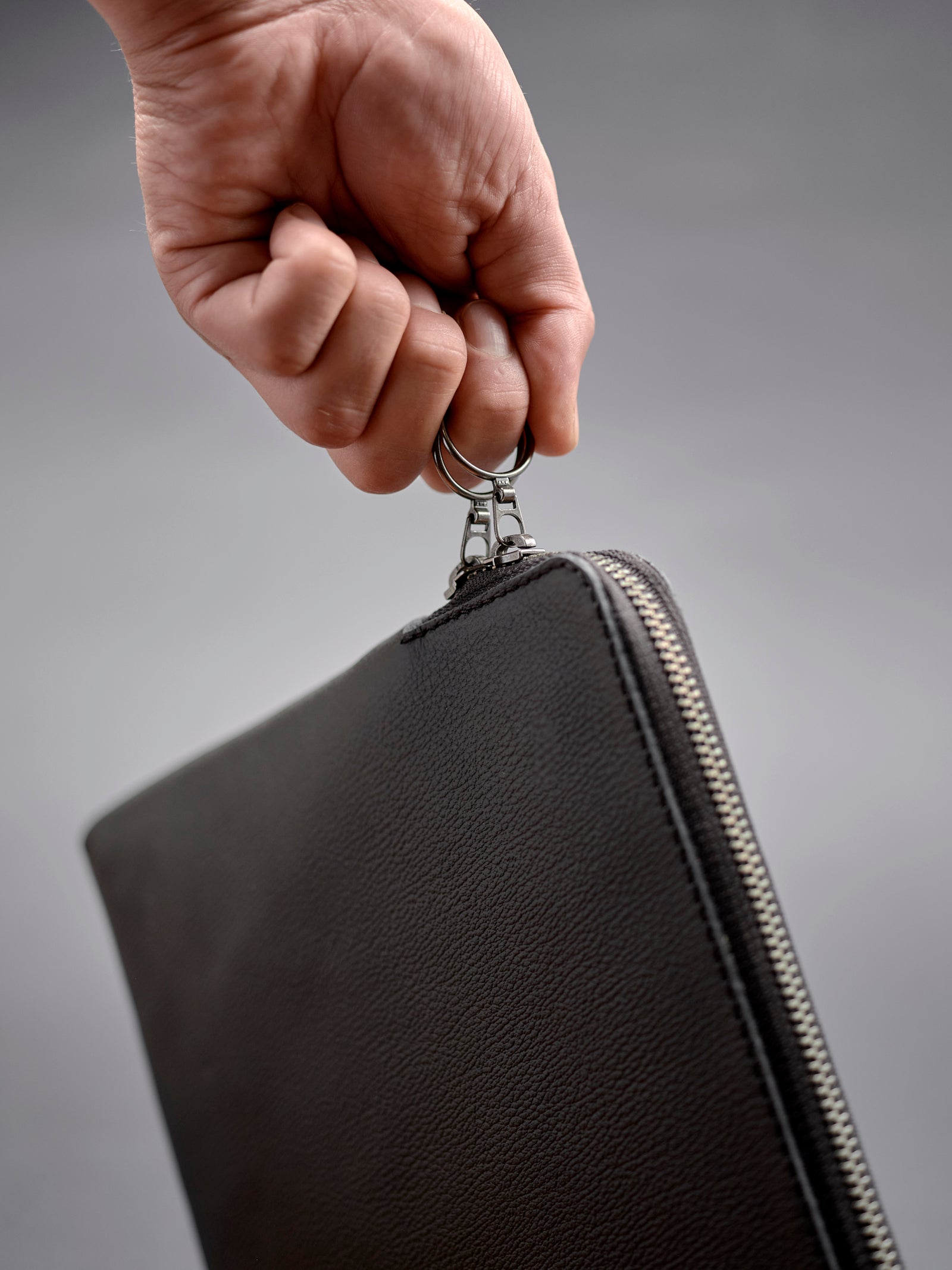 Zipper detail. Draftsman 6 iPad Case Black, iPad Pro 11-inch, iPad Pro 12.9-inch, M1 Chip by Capra Leather