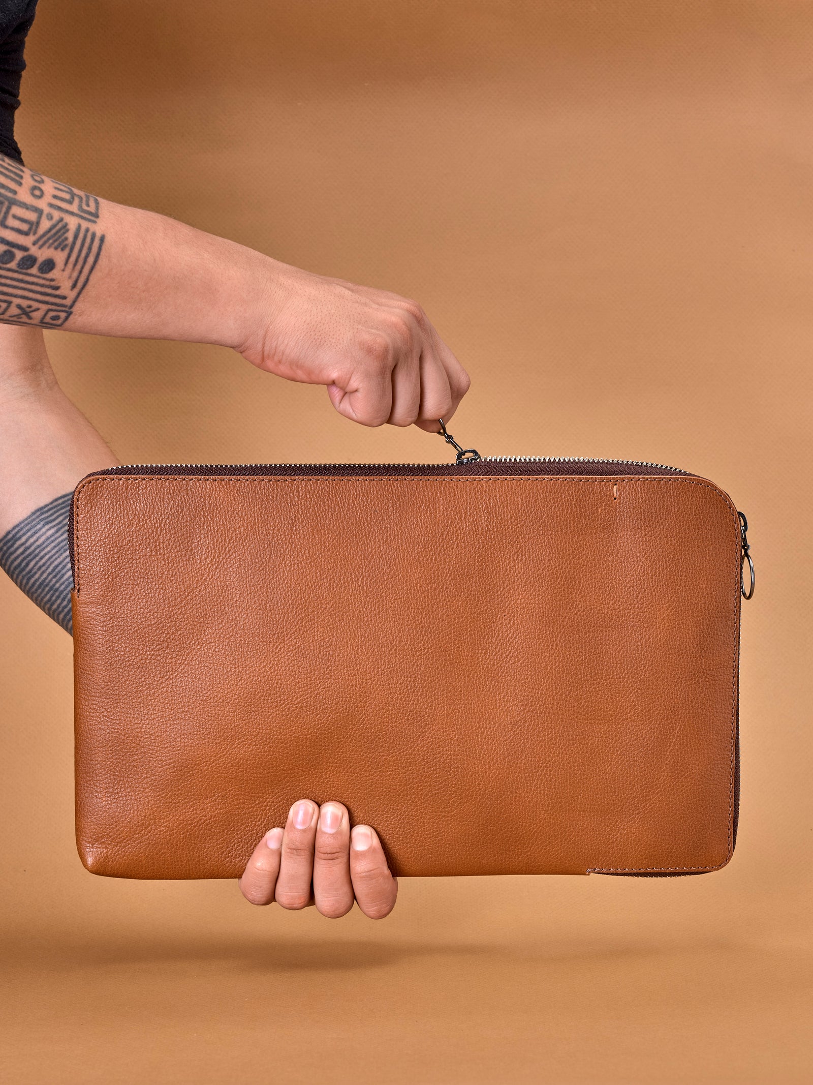 YKK metallic zipper. Draftsman 6 iPad Case Tan, iPad Pro 11-inch, iPad Pro 12.9-inch, M1 Chip by Capra Leather