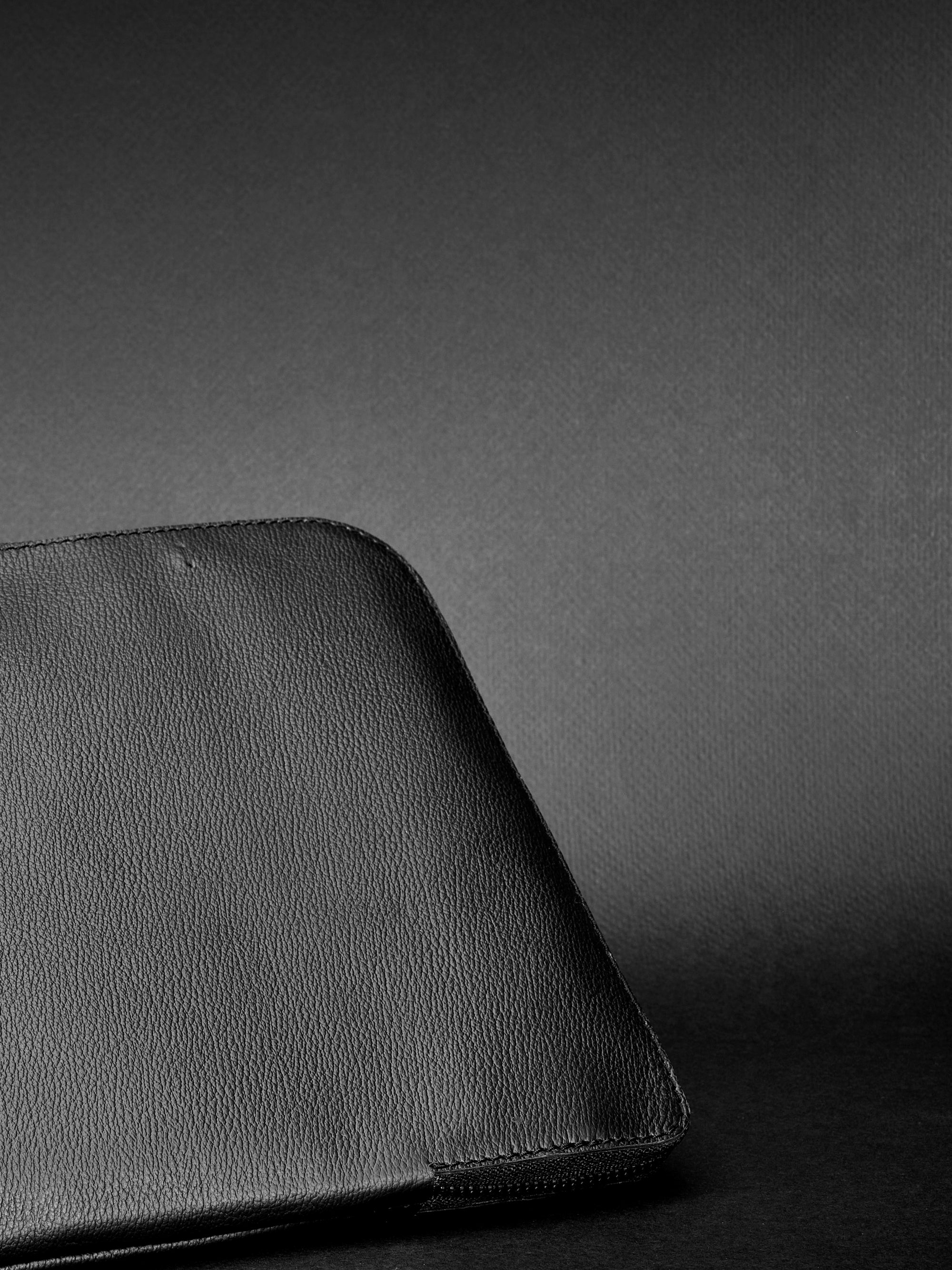 Full grain leather. Draftsman 6 iPad Case Black, iPad Pro 11-inch, iPad Pro 12.9-inch, M1 Chip by Capra Leather