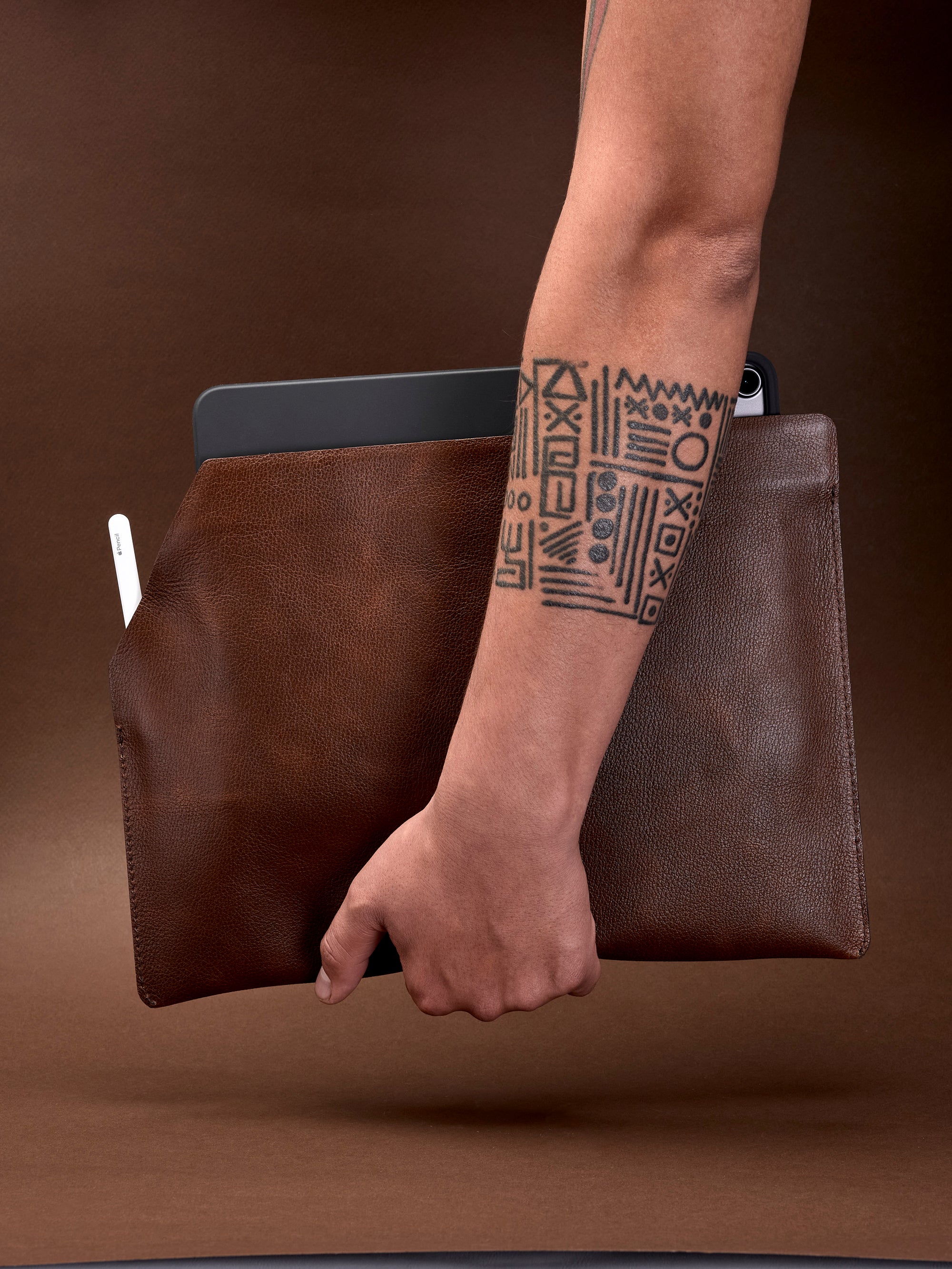 Style. Draftsman 7 iPad Sleeve Cover Brown, iPad Pro 11-inch, iPad Pro 12.9-inch, M1 Chip by Capra Leather