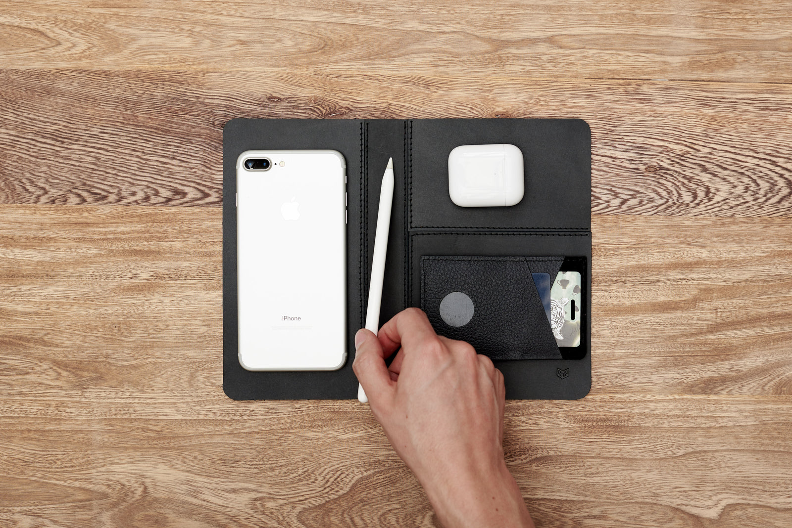 Styling. EDC Organizer Pad Black by Capra Leather