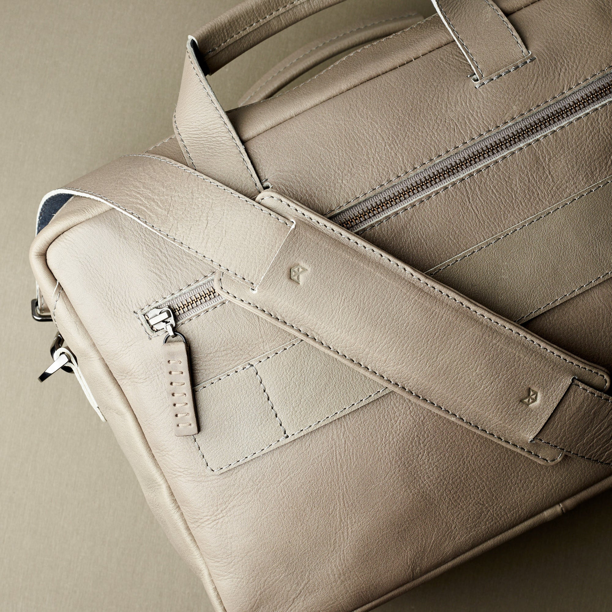 Backstyling. Grey handmade leather messenger bag for Men by Capra Leather. Commuter bag, mens weekender bag 