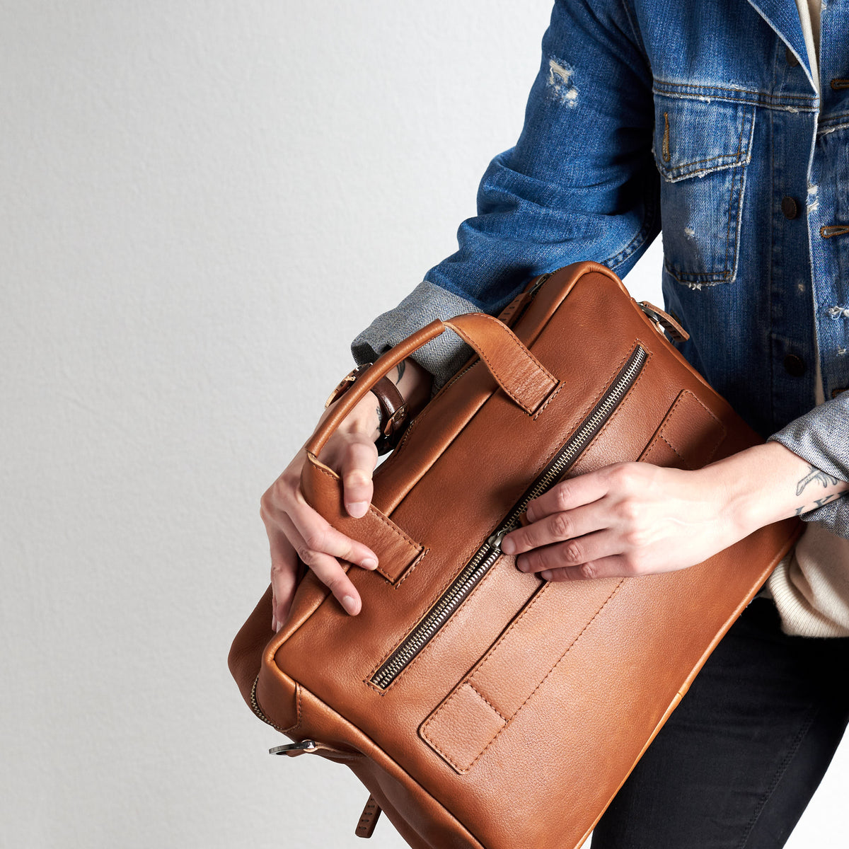 Style back pocket zipper detail. Tan Equz messenger bag by Capra Leather. 