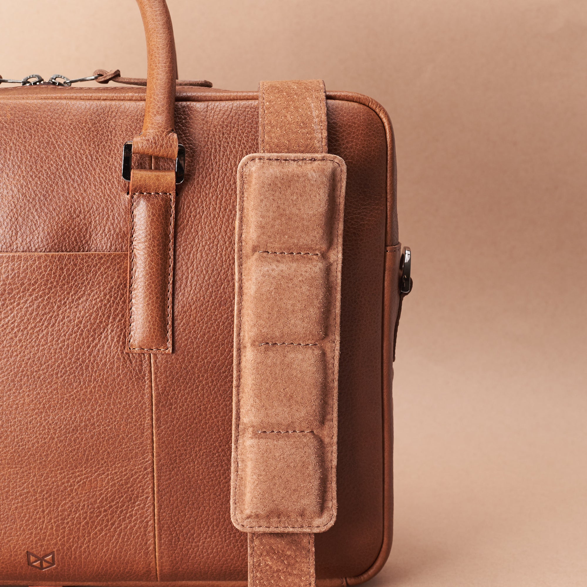 Detail of strap of shoulder bag. Tan leather briefcase laptop bag for men. Gazeli laptop briefcase by Capra Leather.