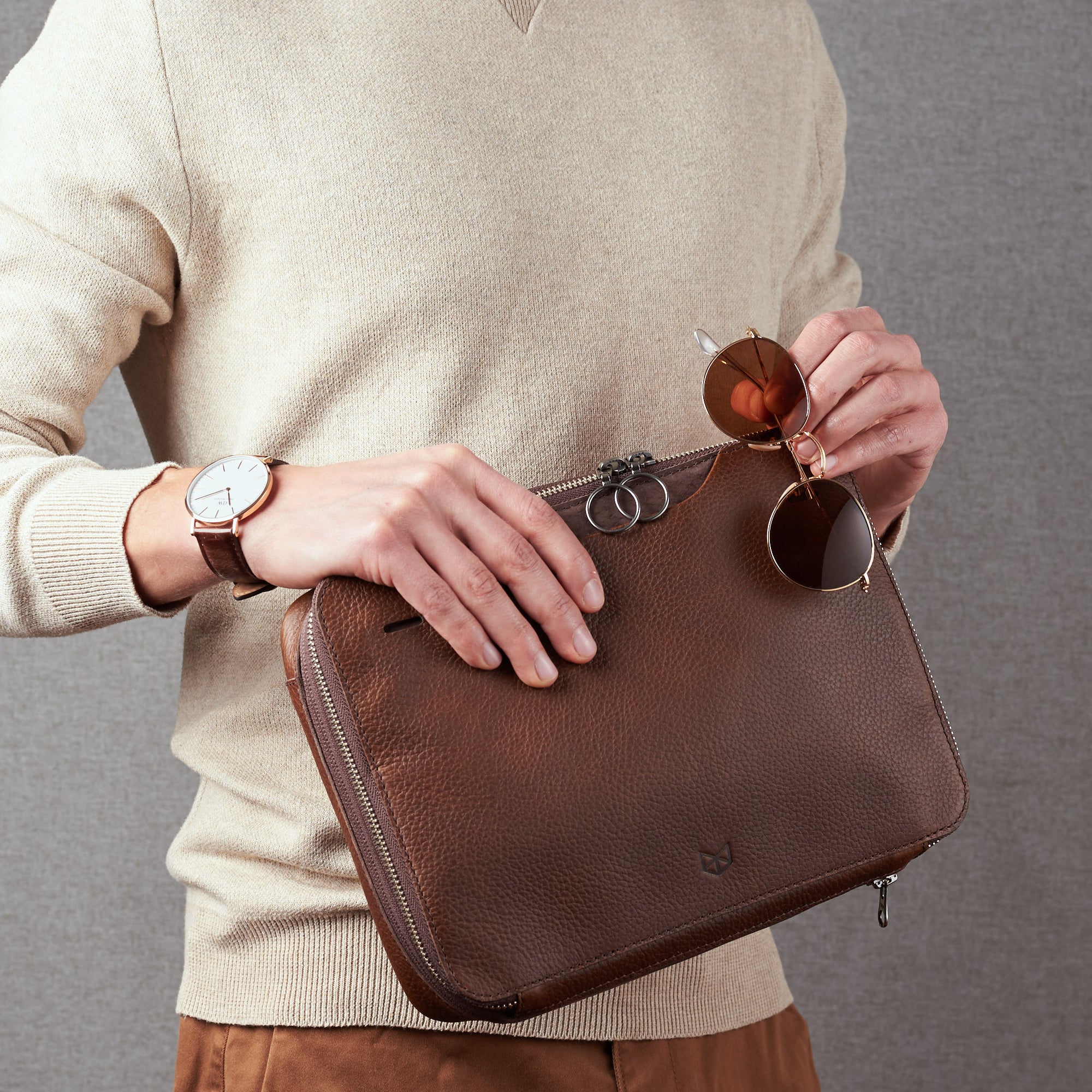 Kissing Zippers. Brown mens EDC bag by Capra Leather