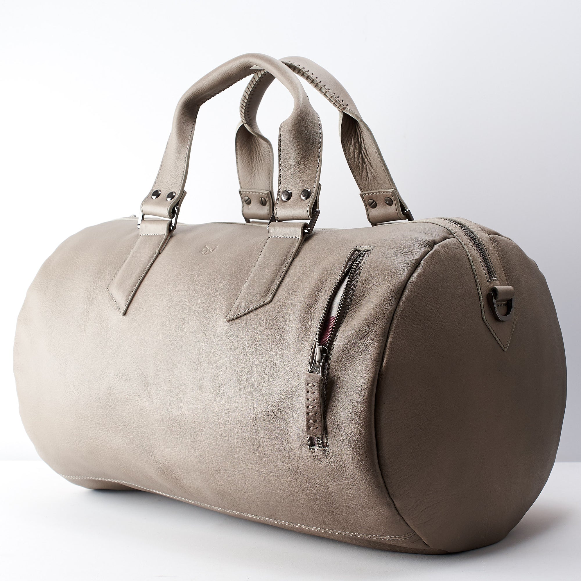 Front pocket. handcrafted Grey leather duffle bag for men. Grey leather carryall bag. 