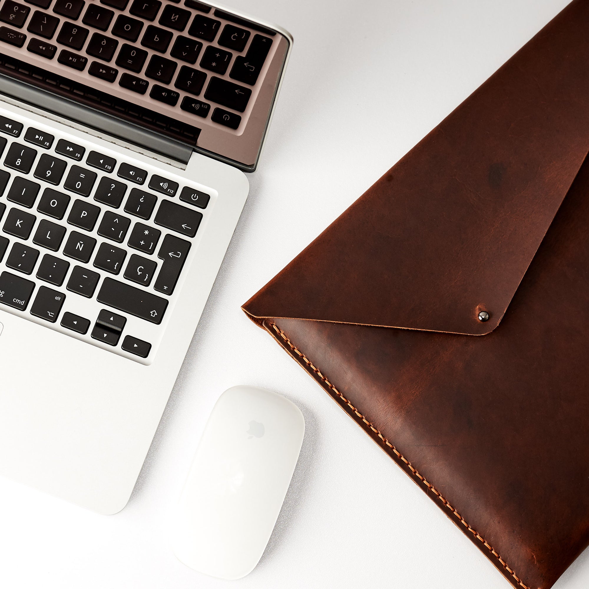 Pull up leather effect. Tan brown Macbook Pro Touch bar sleeve. Mens leather folio. Custom case for mens gifts 