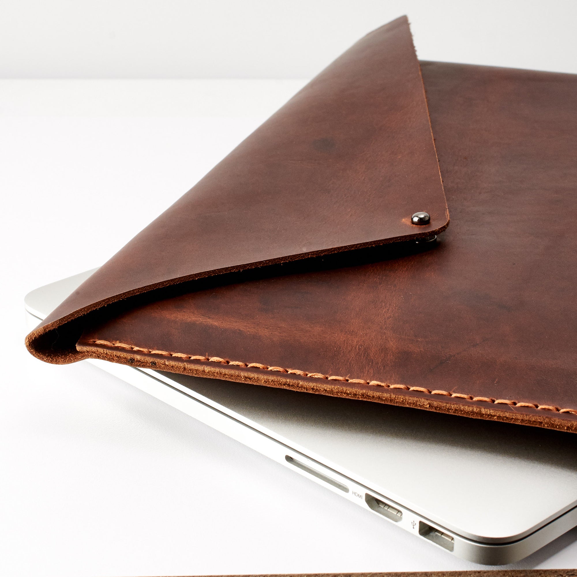 Style. Tan brown Macbook Pro Touch bar sleeve. Mens leather folio. Custom case for mens gifts