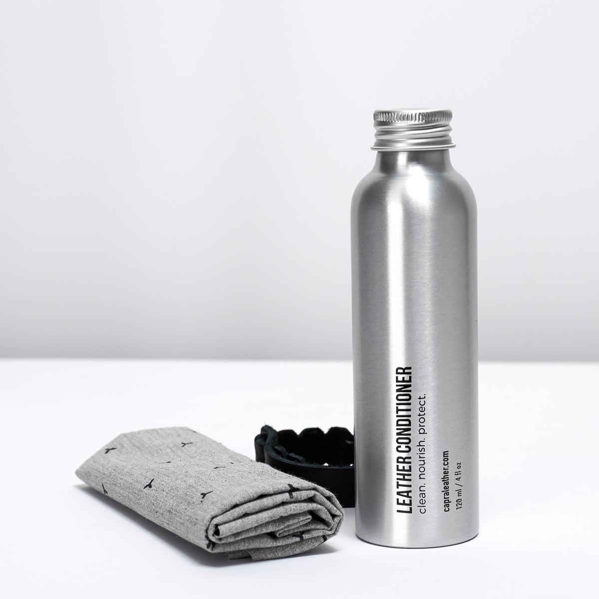 Kit. Leather conditioner cream kit to  condition, restore, nourish, protect and prolong the life of your leather products. Moisturizing cream for leather care. Reusable aluminium bottle. 