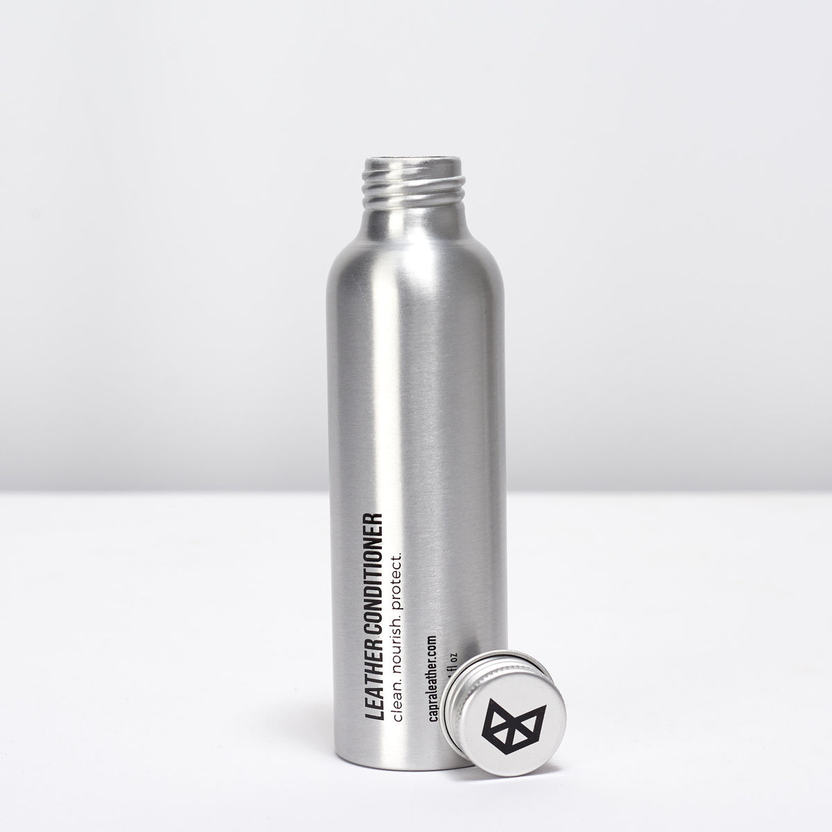 Kit. Leather conditioner cream kit to  condition, restore, nourish, protect and prolong the life of your leather products. Moisturizing cream for leather care. Reusable aluminium bottle. 