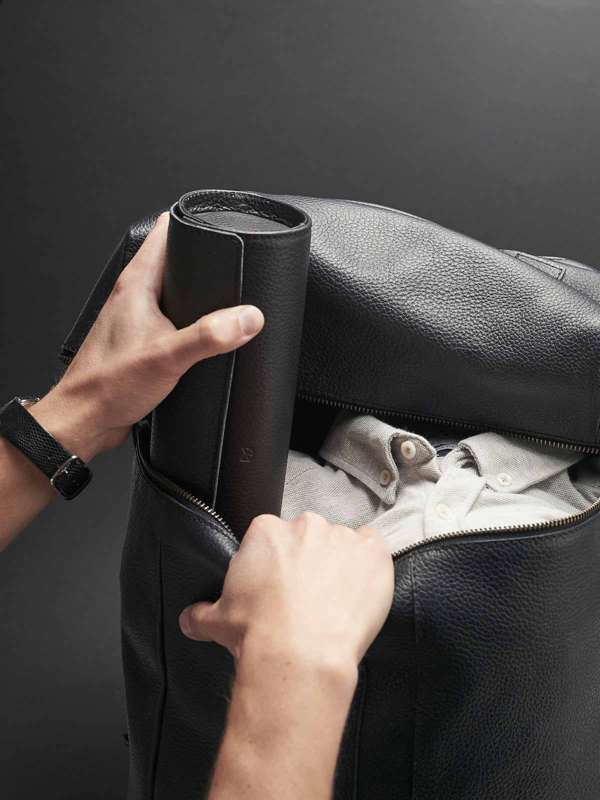 Leather travel watch case black by Capra