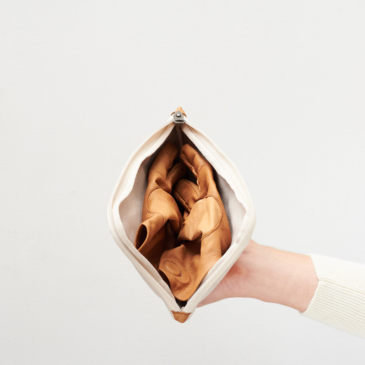 Leather gloves for men with pouch by Capra