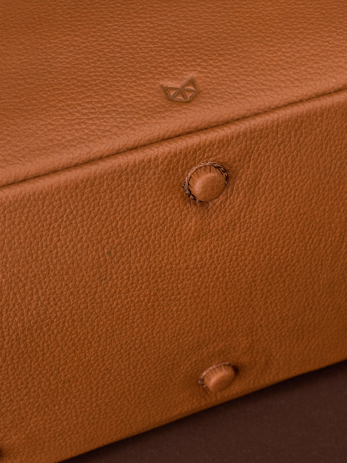 Leather feet. Weekender Bag Men Tan by Capra Leather