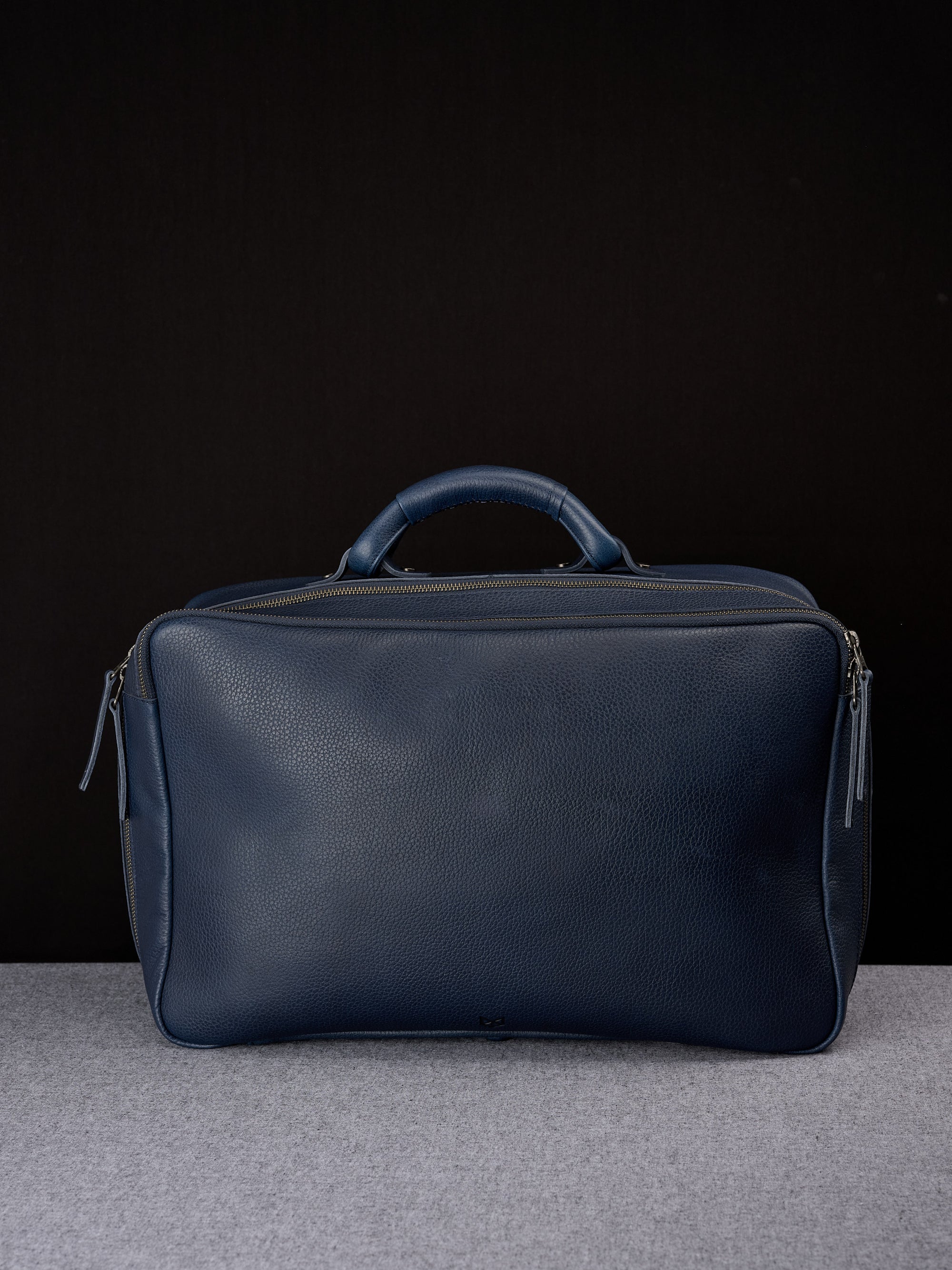 Weekend travel bag navy by Capra Leather