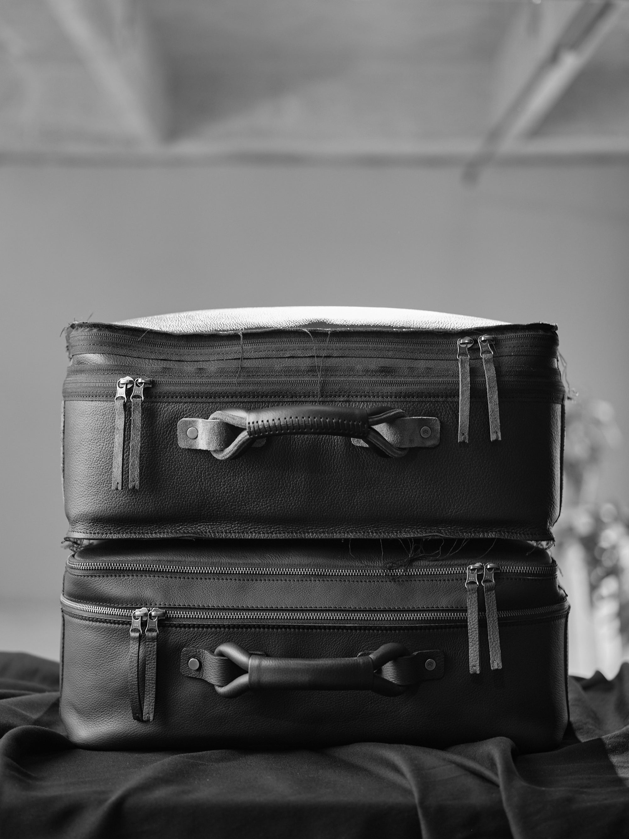 Duffle bag carry on black by Capra Leather