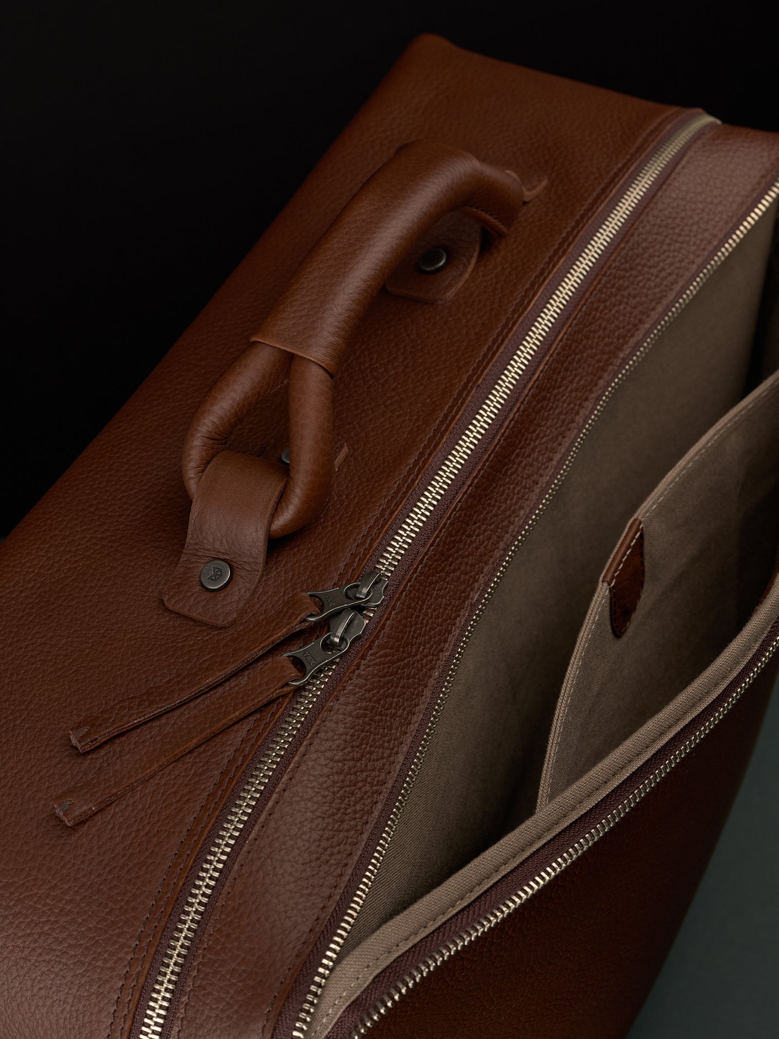 Laptop compartment weekender duffle bag brown by Capra Leather